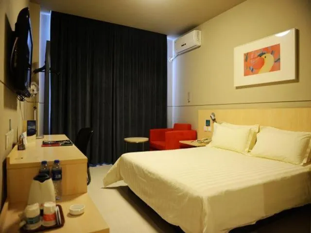 Bed in Jinjiang Inn Langfang Wanda Plaza