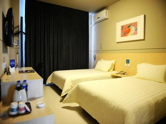 Bed in Jinjiang Inn Langfang Wanda Plaza