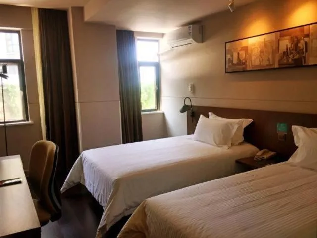 Bed in Jinjiang Inn Select Shanghai International Tourist Resort Huinan Safari Park