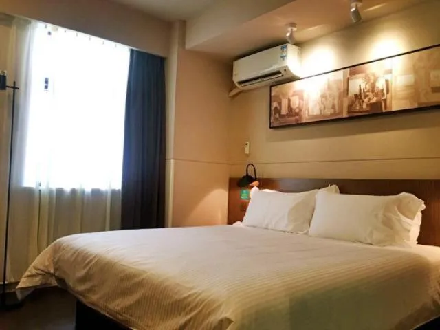 Bed in Jinjiang Inn Select Shanghai International Tourist Resort Huinan Safari Park