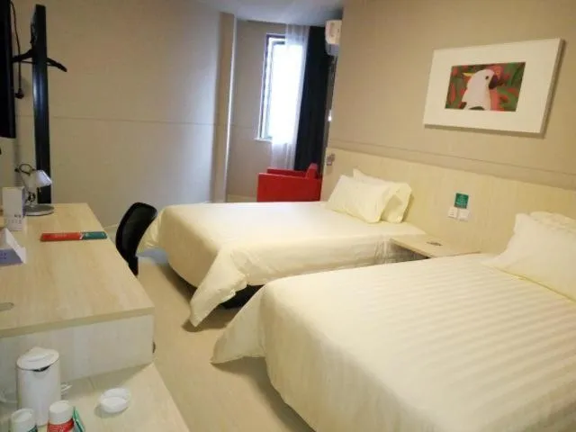 Bedroom, Bed in Jinjiang Inn Shanghai International Tourist Resort Xiuyan Road Subway Station