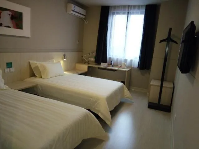 Bedroom, Bed in Jinjiang Inn Shanghai International Tourist Resort Xiuyan Road Subway Station