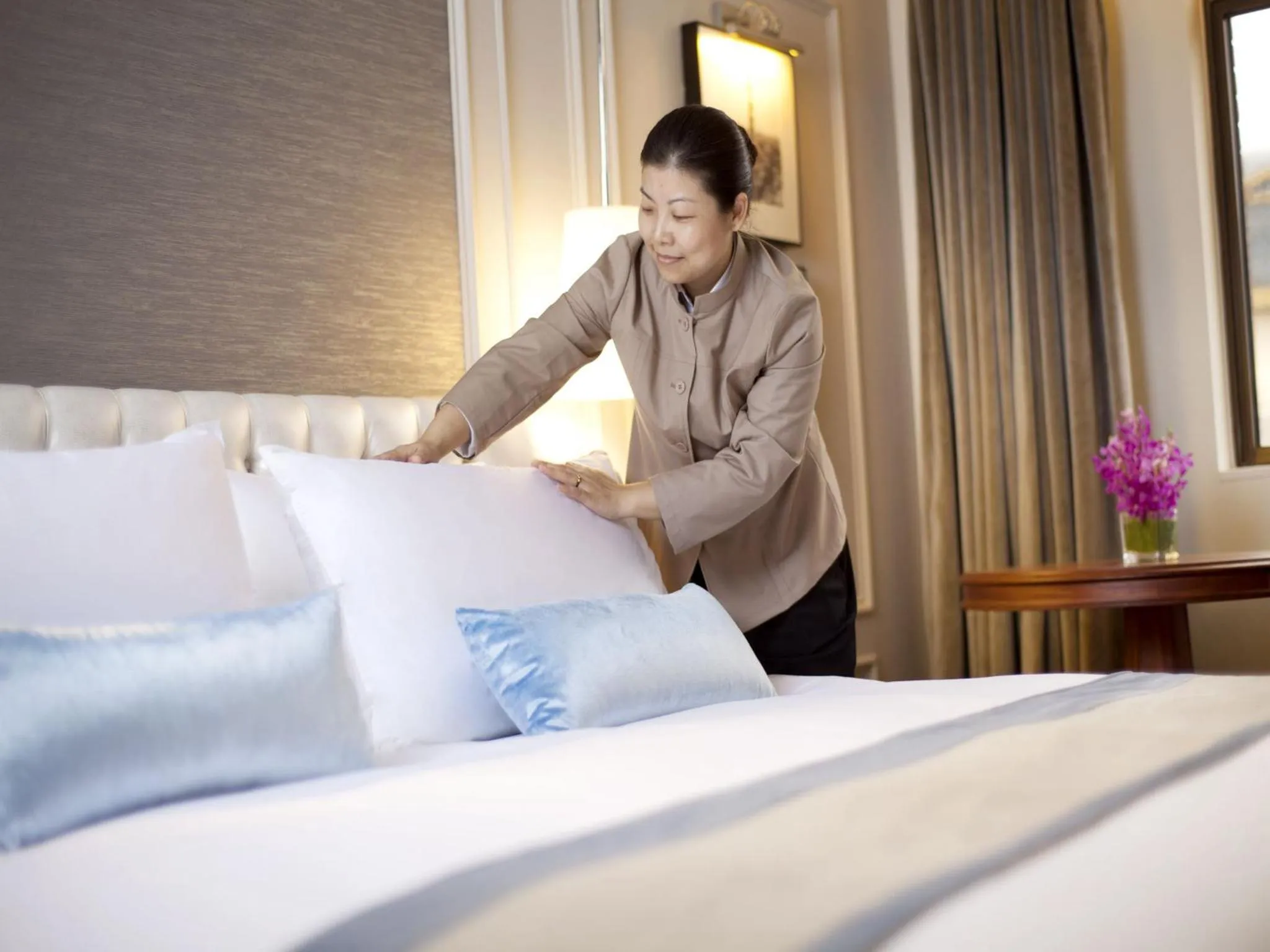 Staff, Bed in Golden Tulip New Asia Hotel The Bund Shanghai