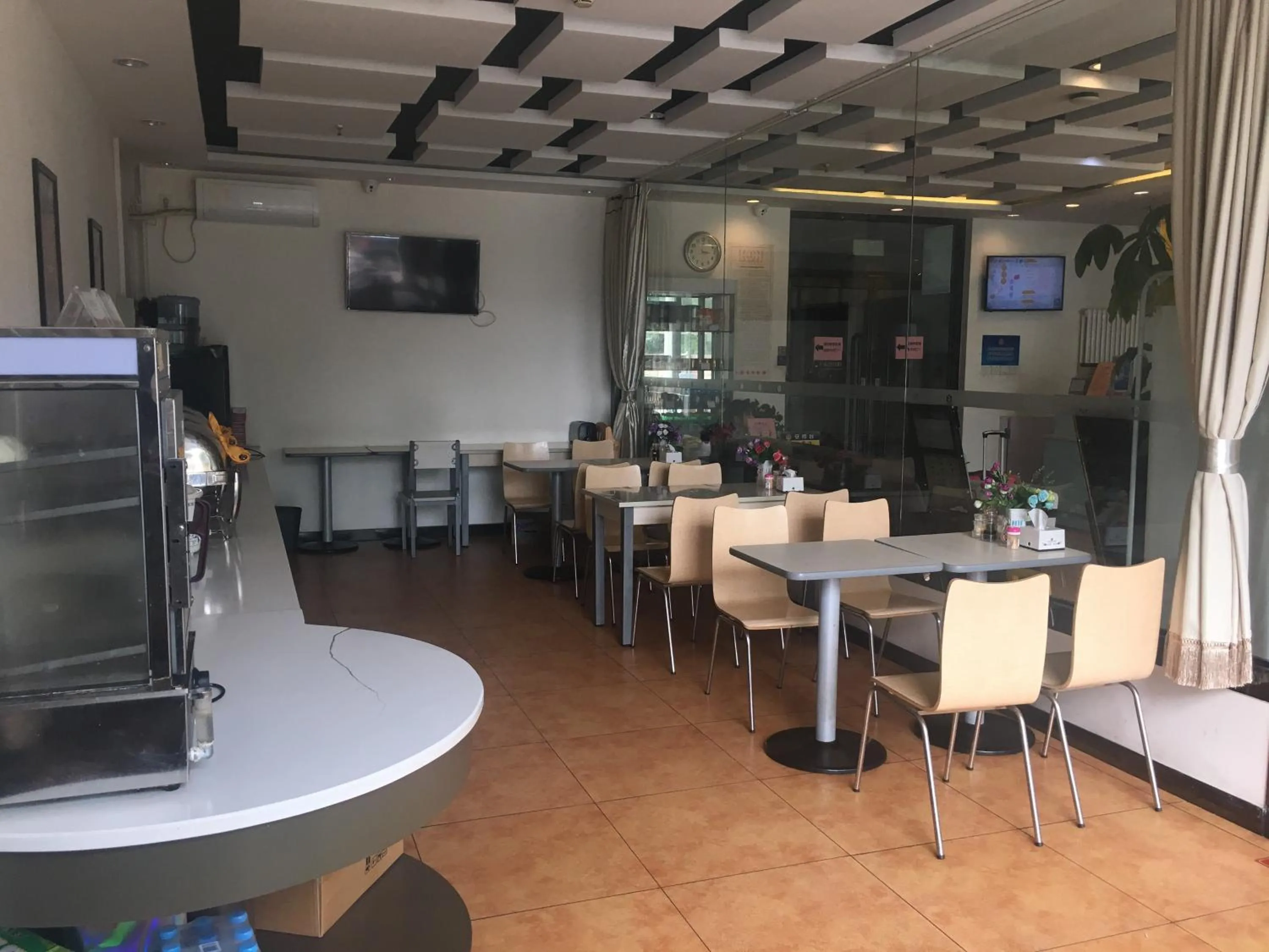 Restaurant/places to eat in Goldmet Inn Beojing Capital Airport Xinguozhan