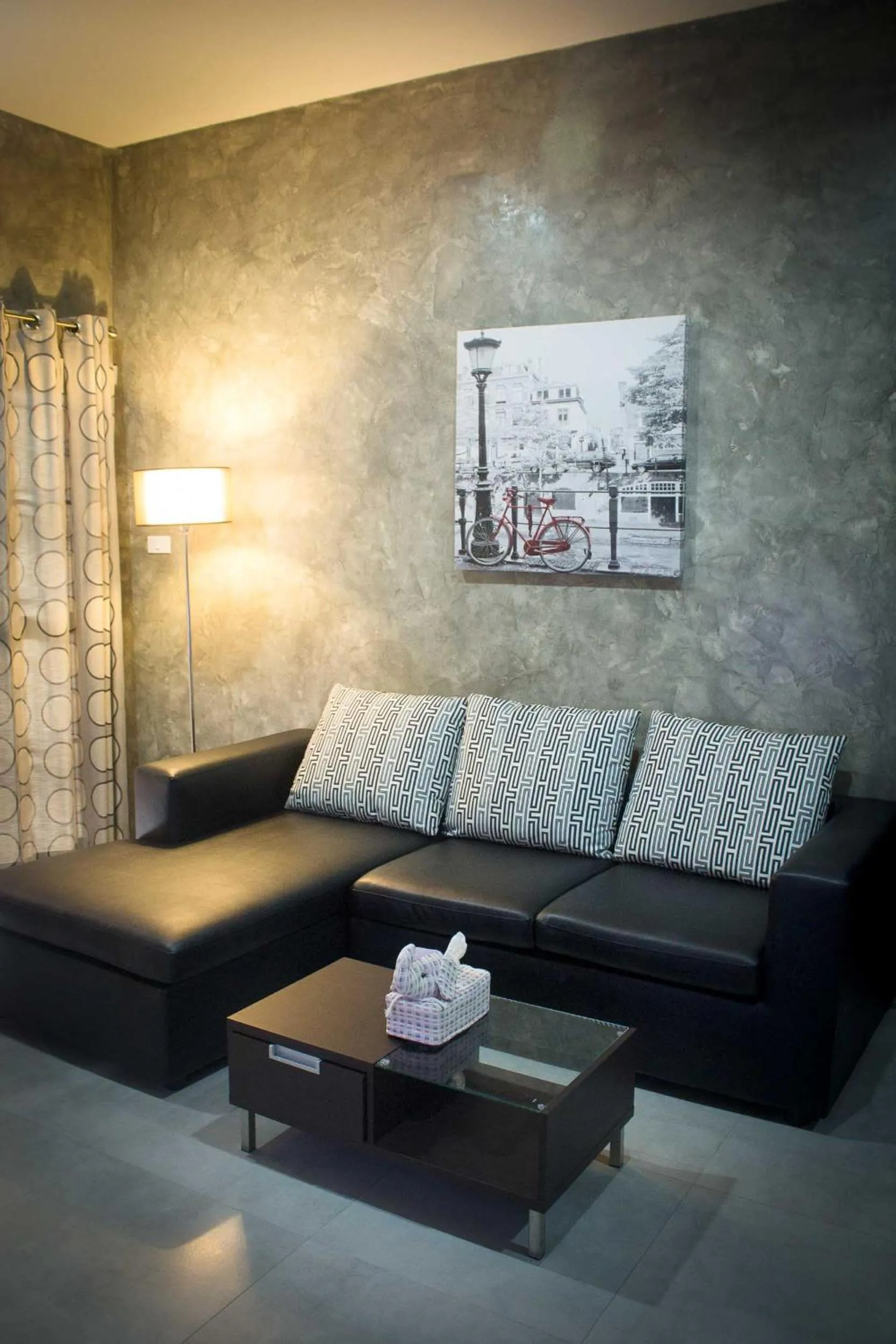 Communal lounge/ TV room in PK Villa Huahin