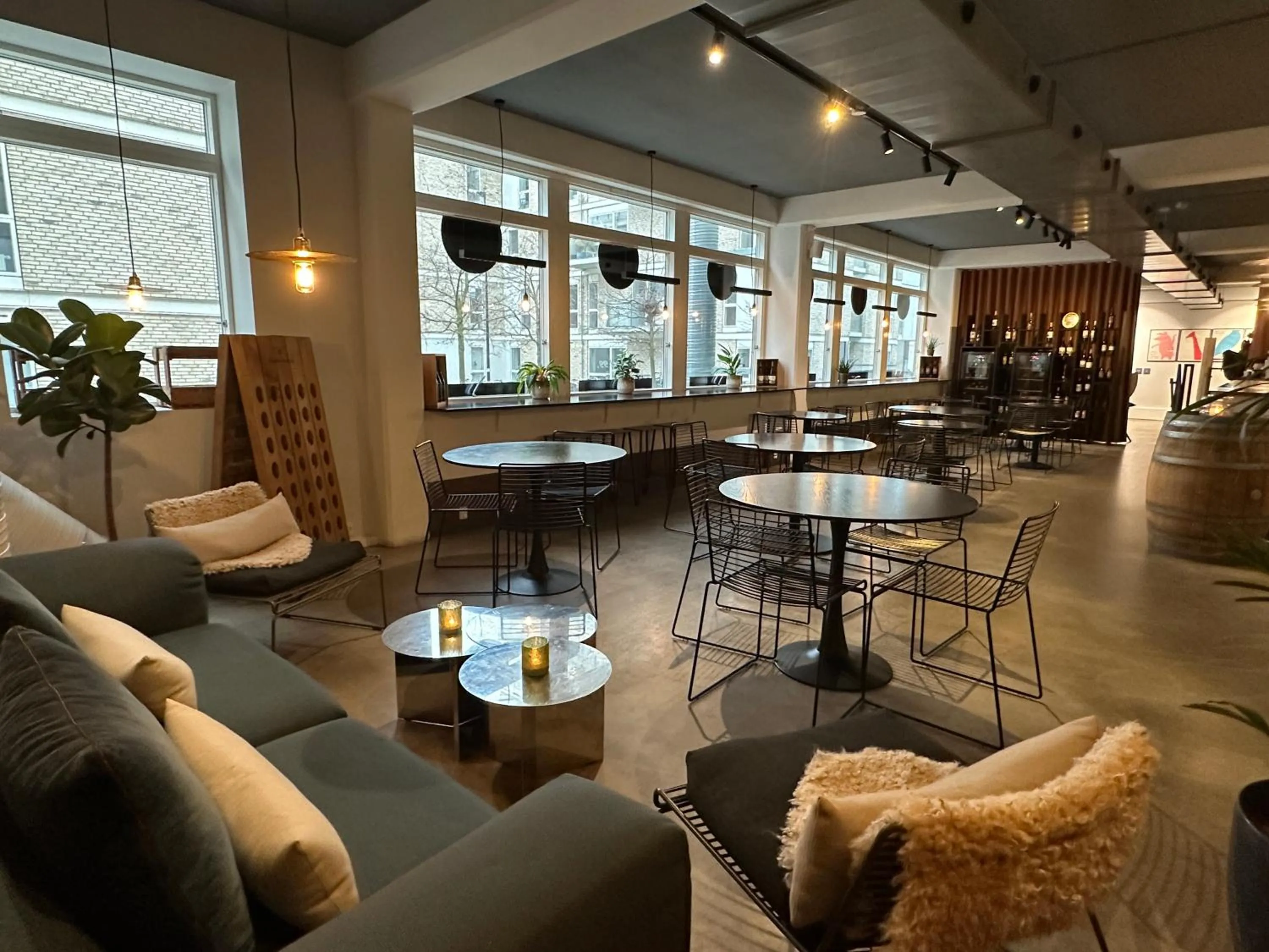 Restaurant/places to eat in CPH Studio Hotel