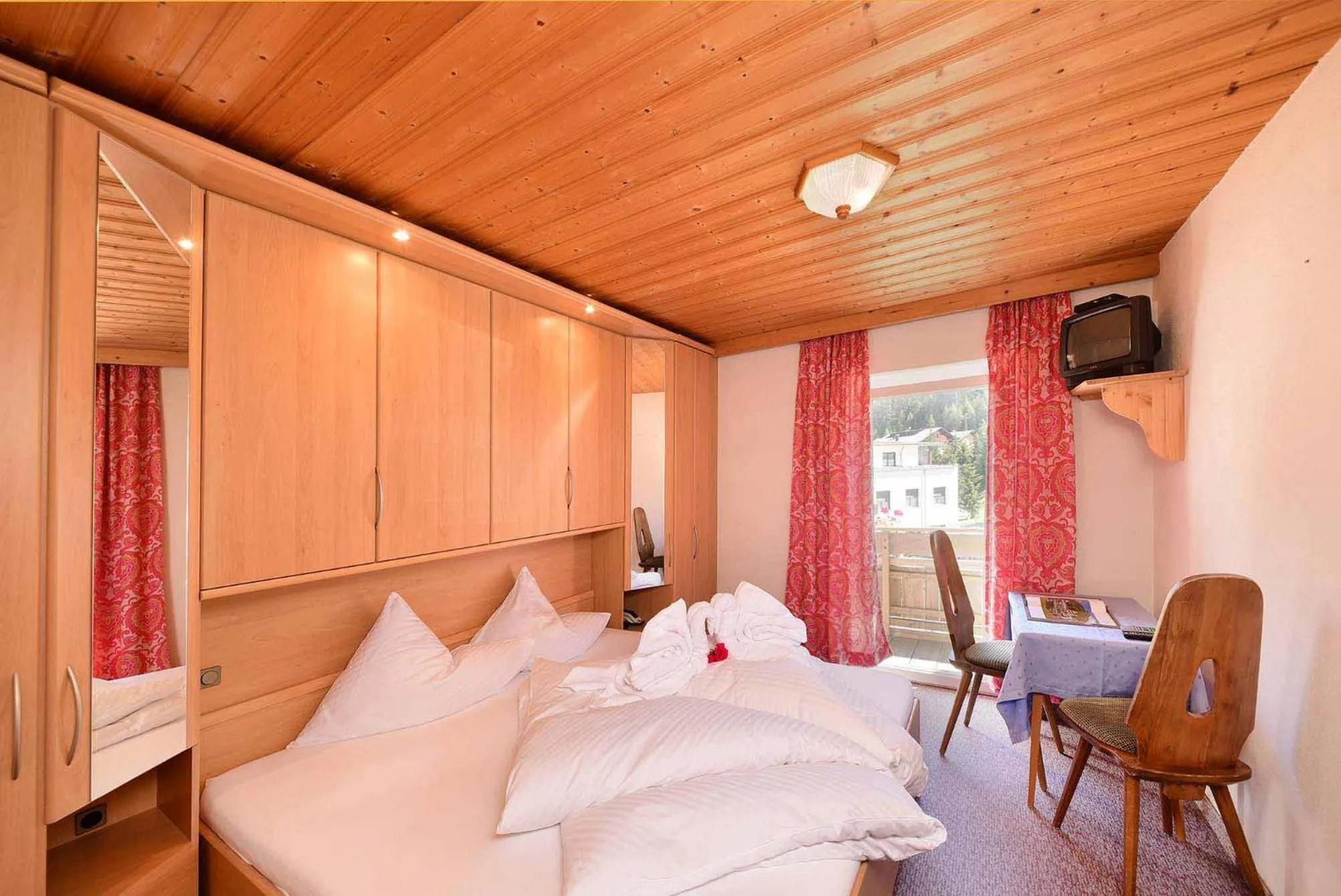 TV and multimedia, Bed in Alpin Garni die kleine Post