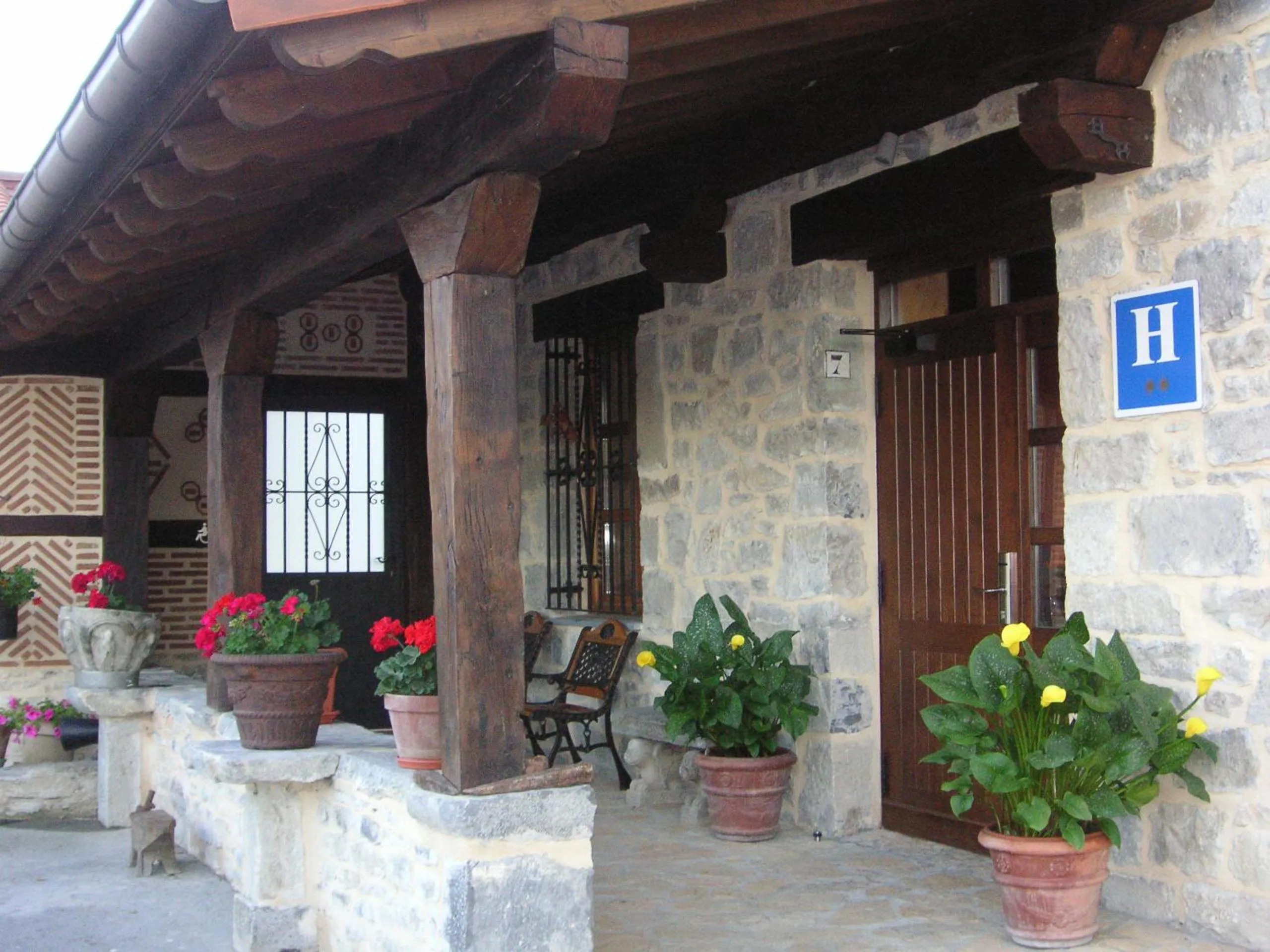 Facade/entrance in El Coto Hotel Restaurante