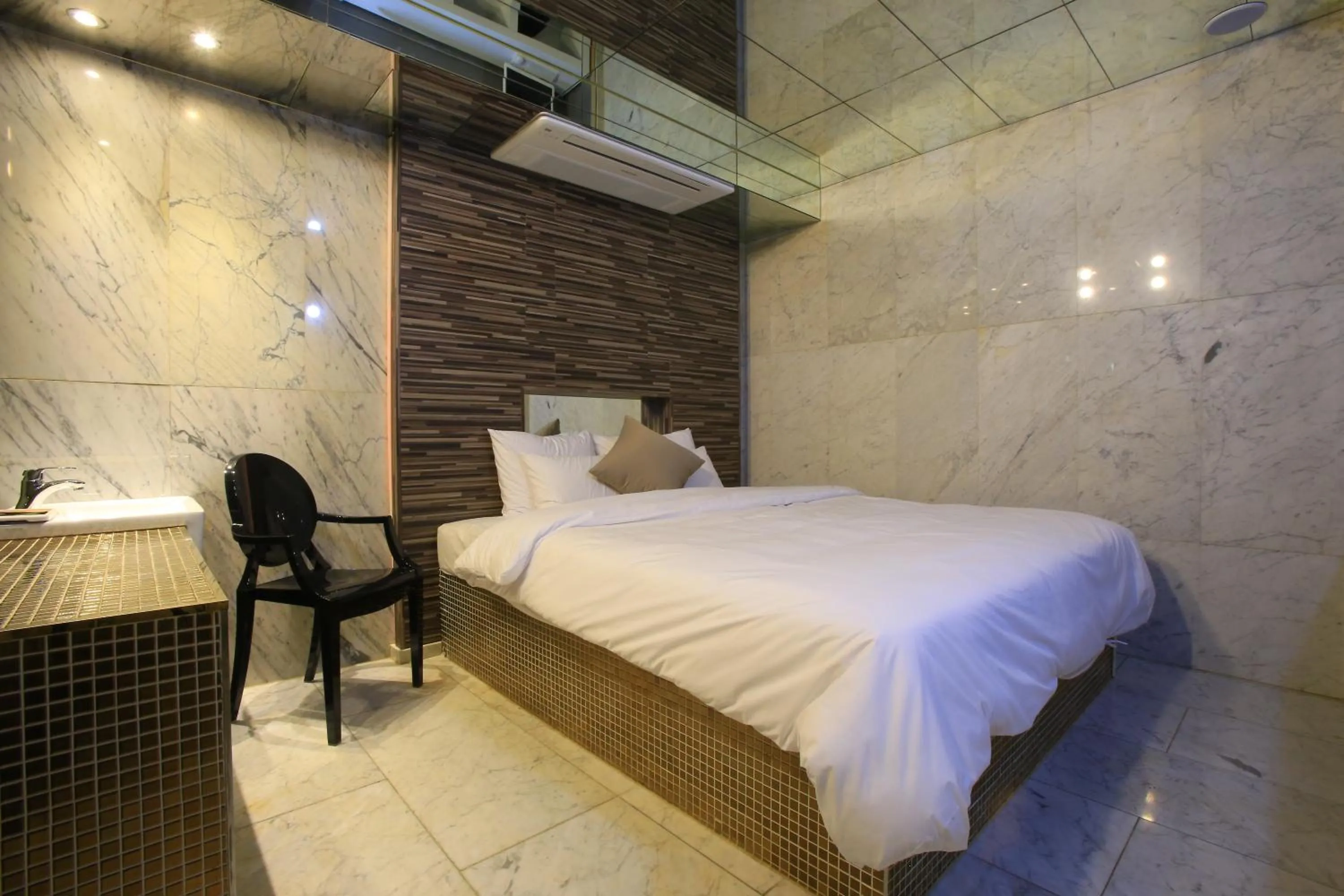 Bed in The Ace Hotel