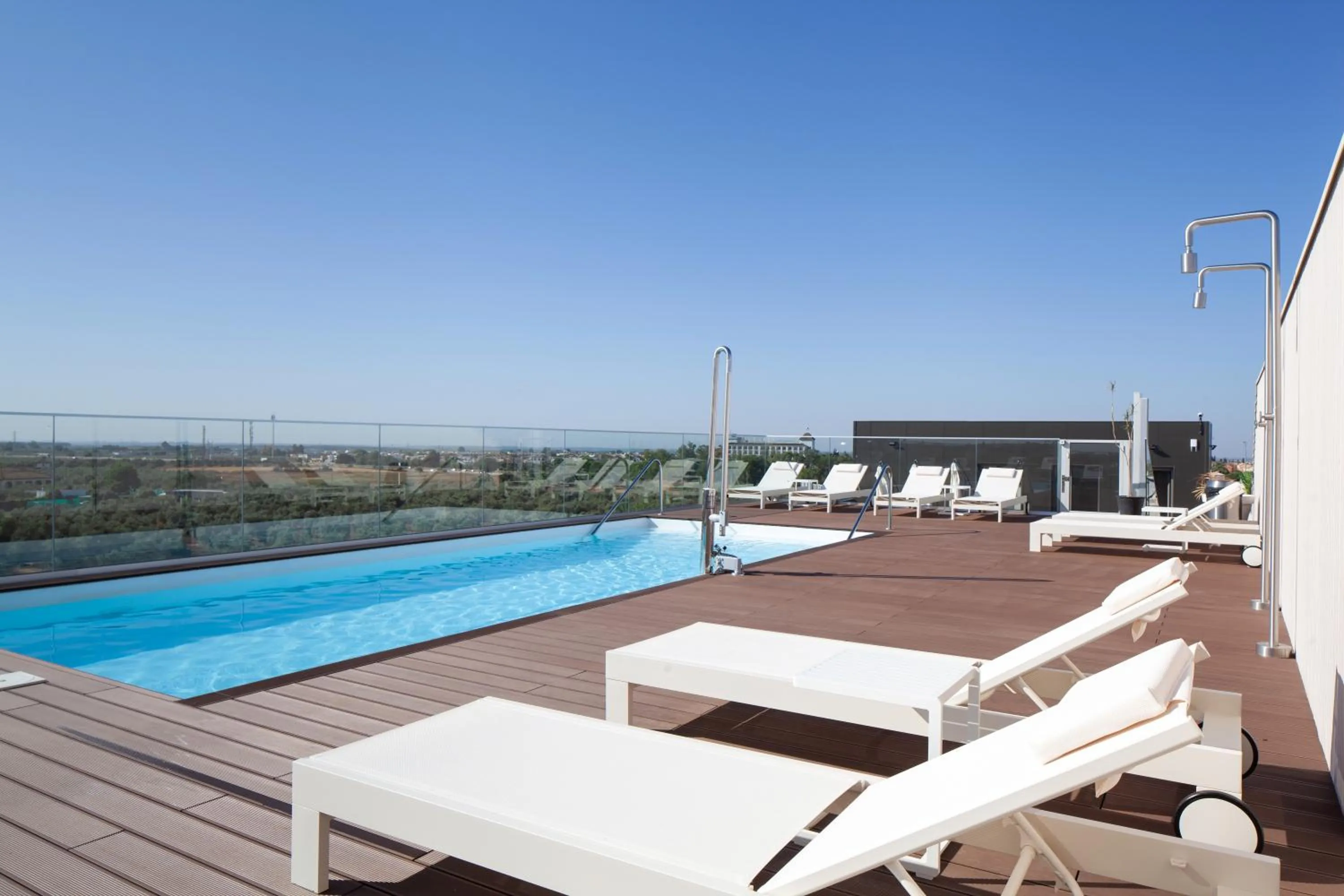 Swimming pool in Leflet Sanlucar