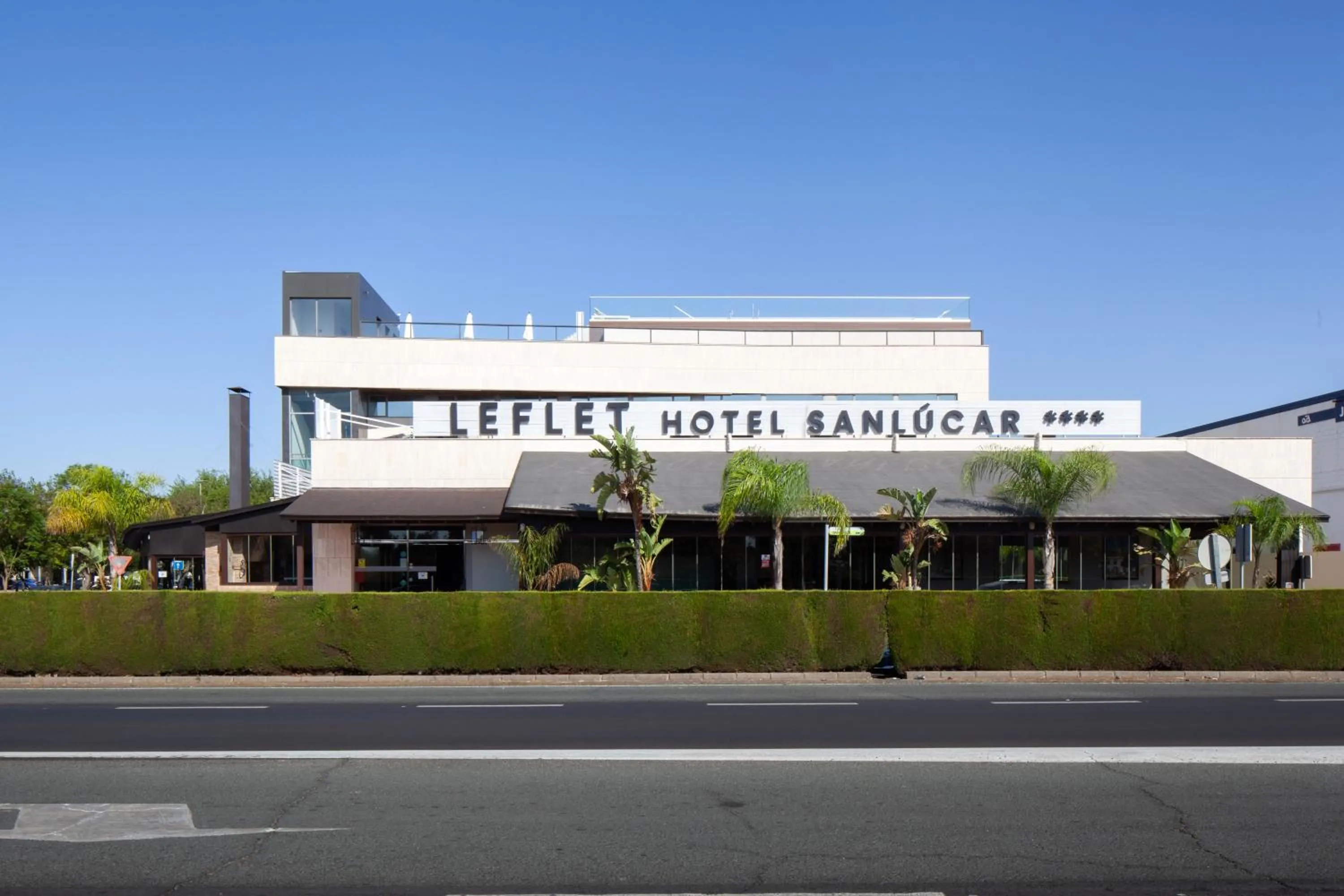 Property building in Leflet Sanlucar