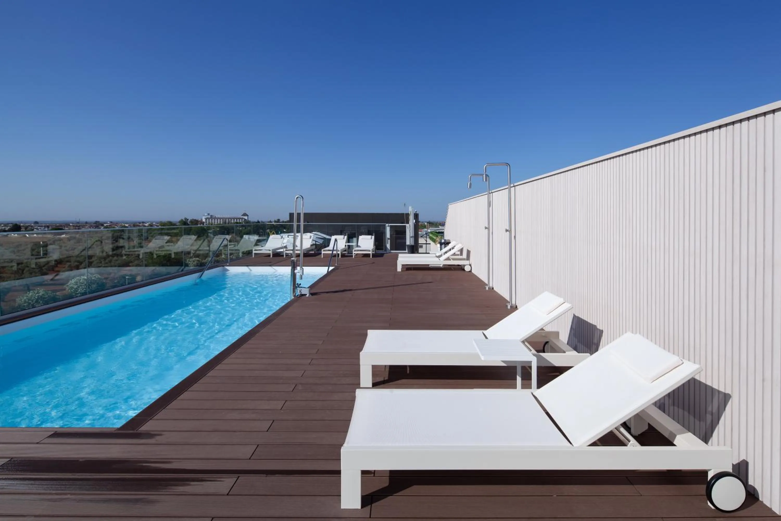 Swimming pool in Leflet Sanlucar