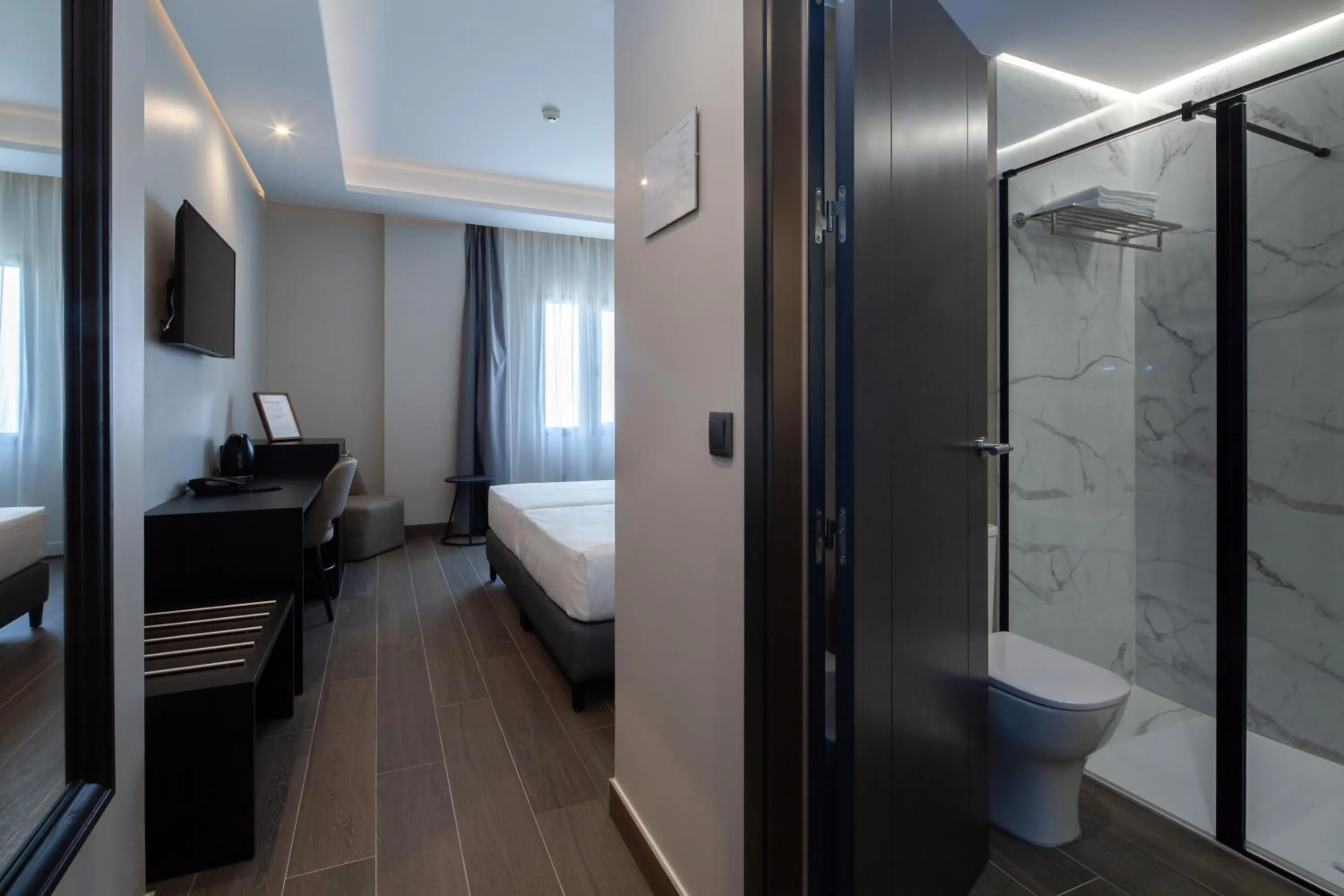 Photo of the whole room, Bed in Leflet Sanlucar