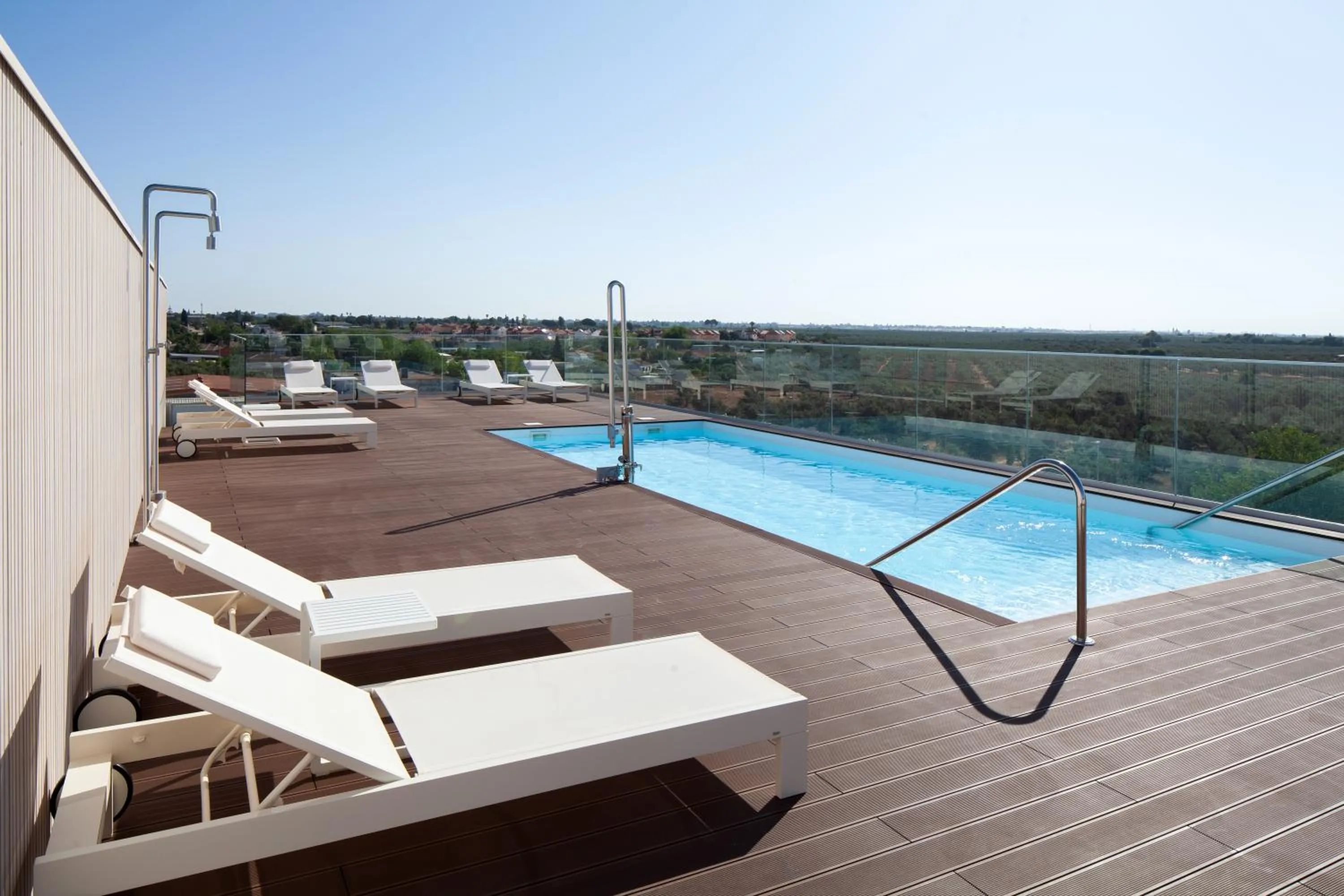 Swimming pool in Leflet Sanlucar