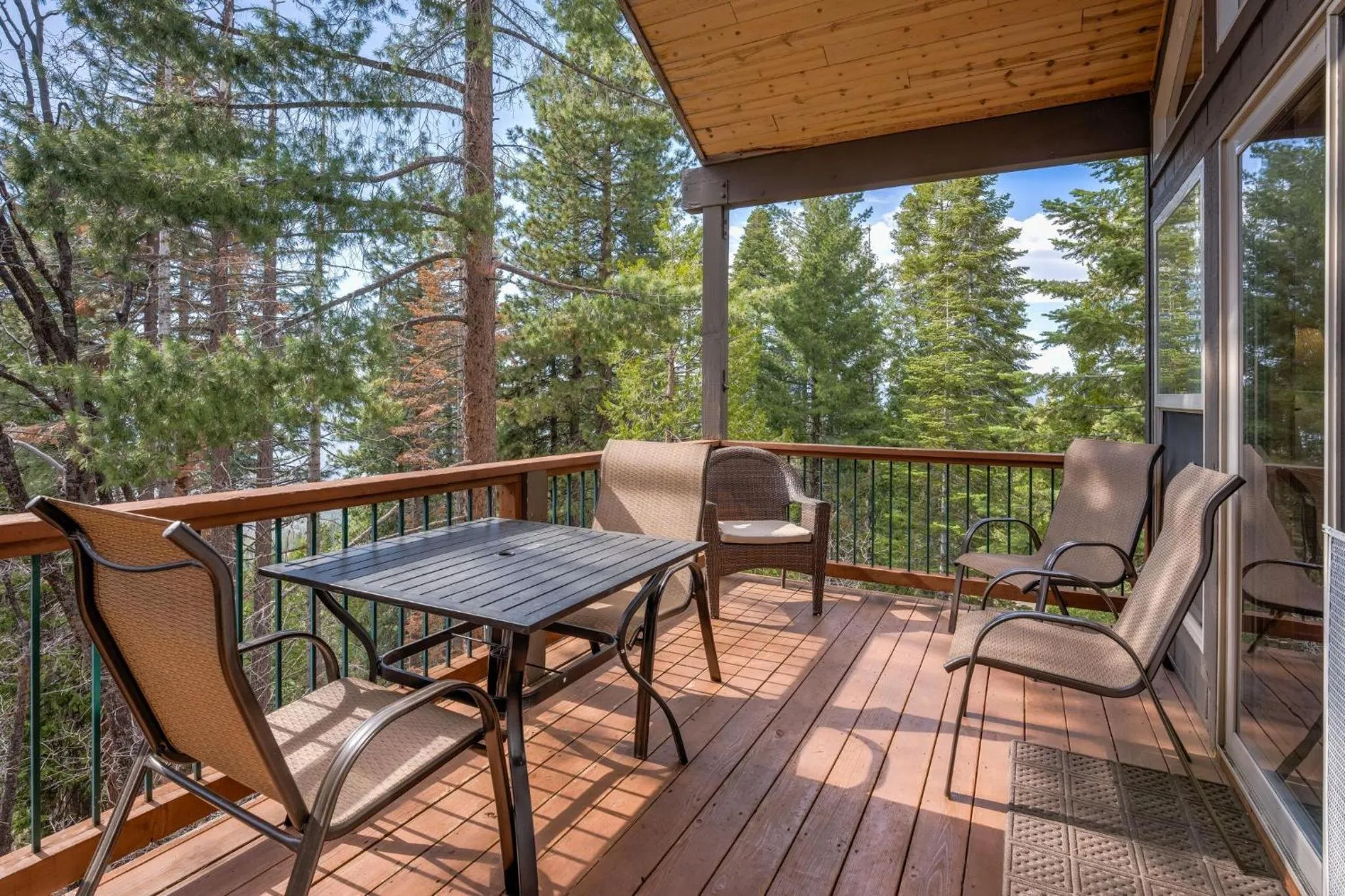 Falcons Nest (Upstairs)