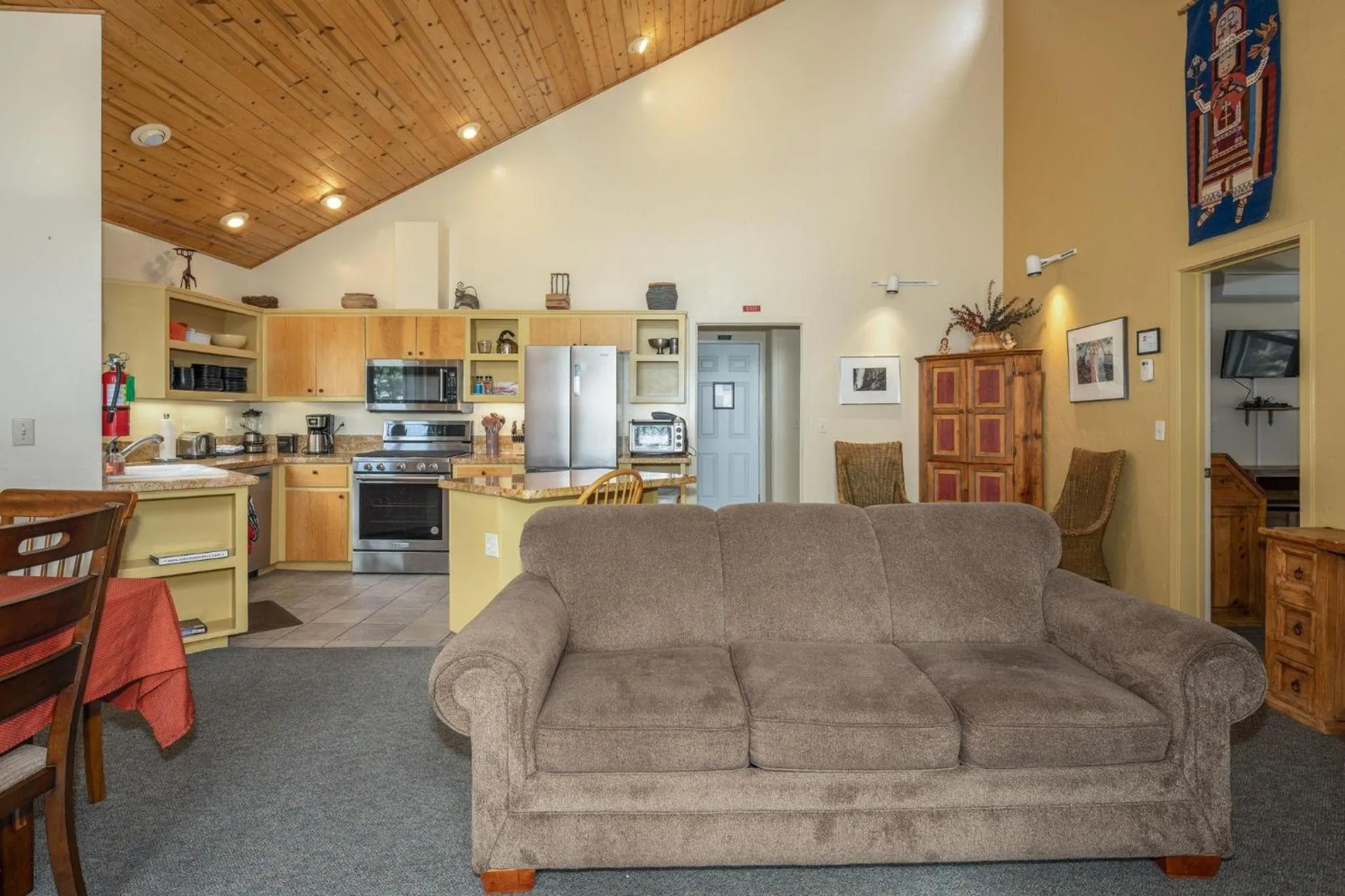 Falcons Nest (Upstairs)