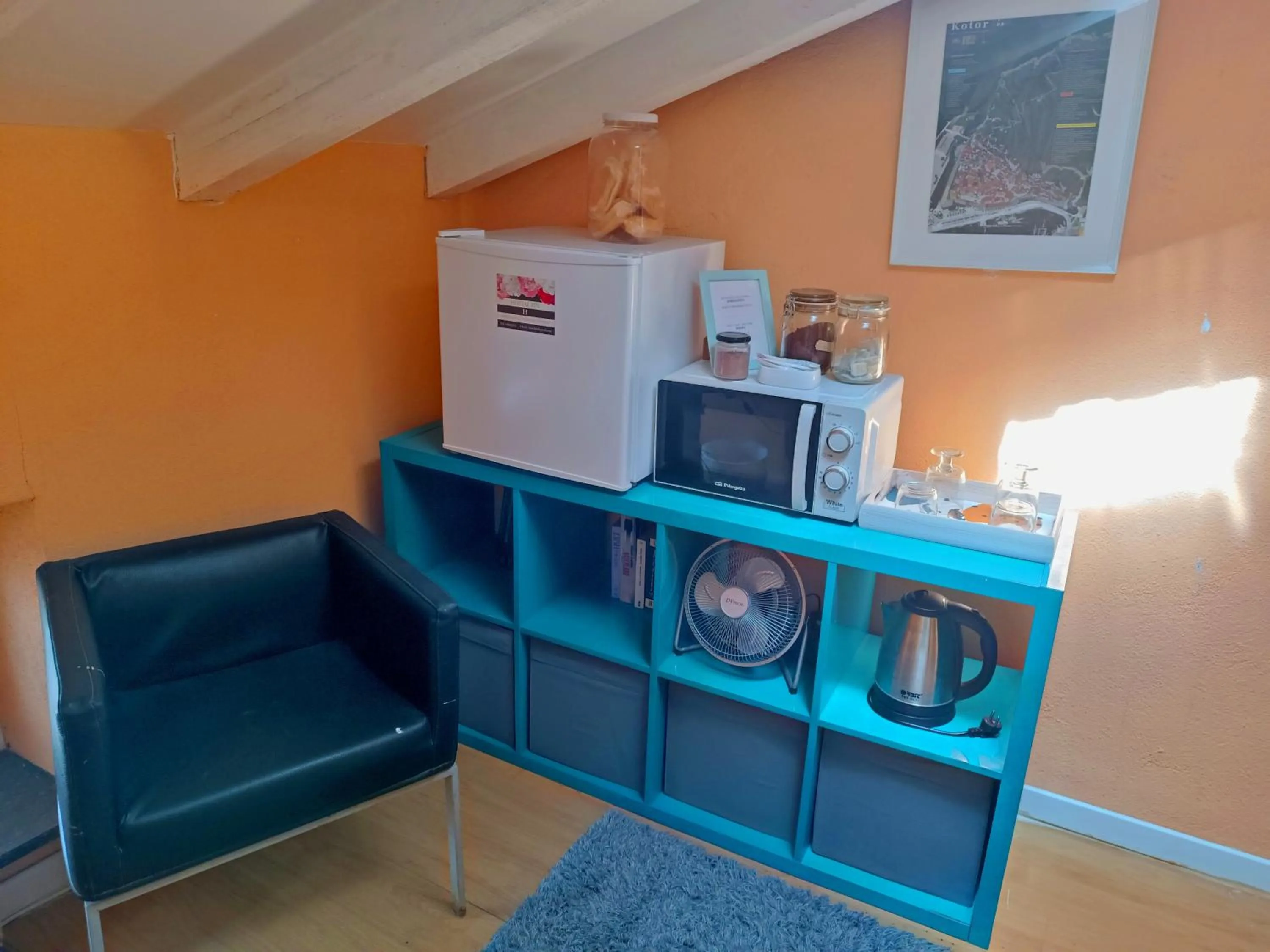 Coffee/tea facilities in Rin Rooms