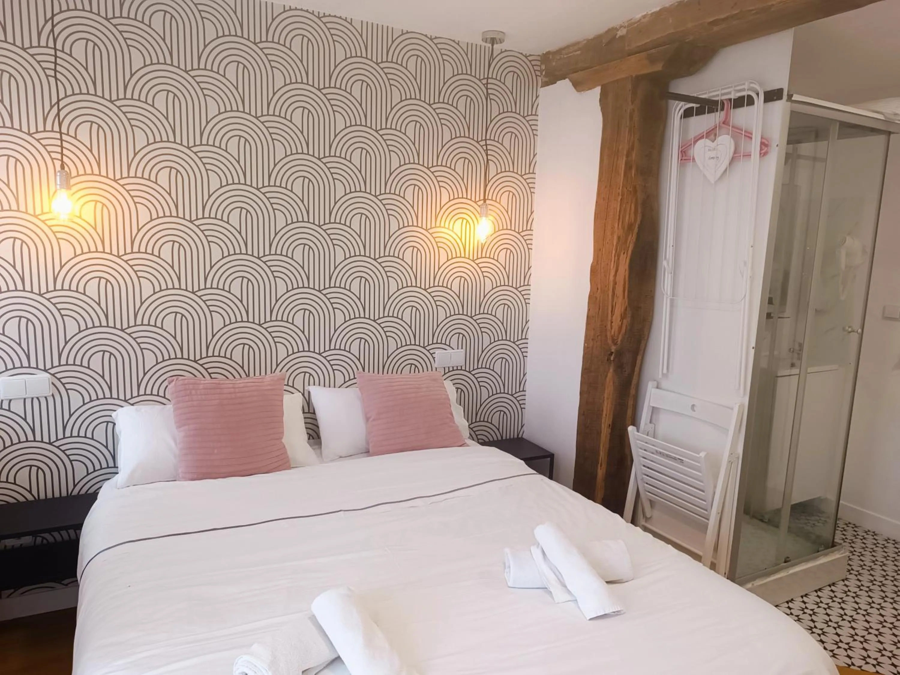 Photo of the whole room, Bed in Rin Rooms