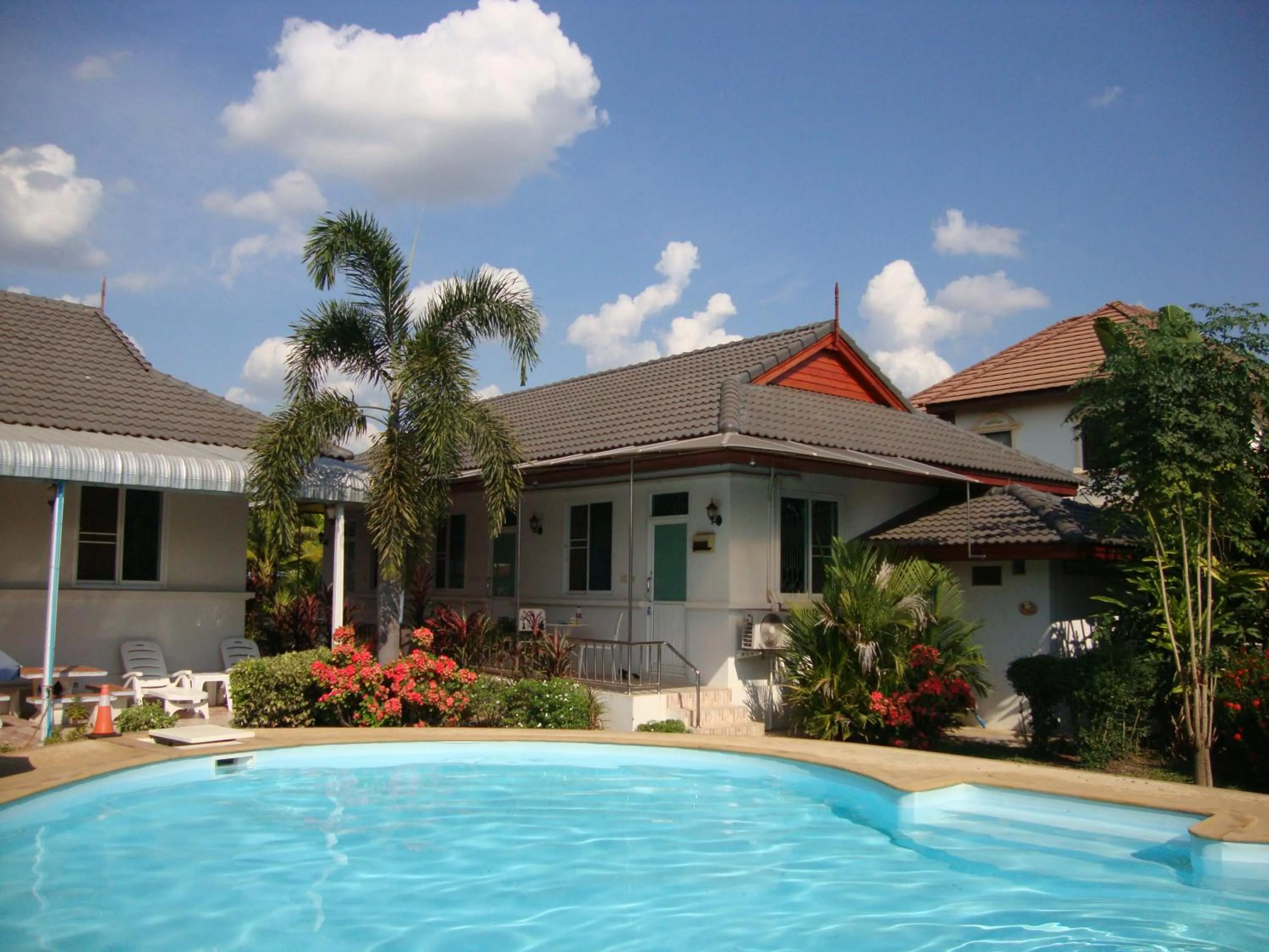 Property building in Nuch's Apple Guest House