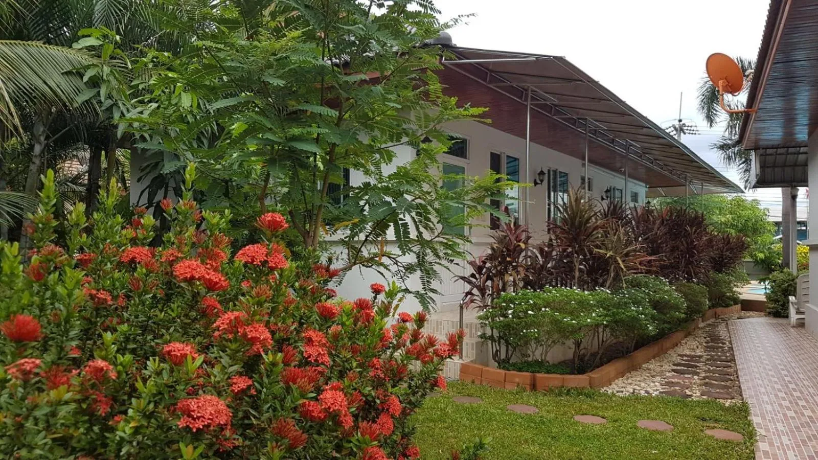 Property building in Nuch's Apple Guest House