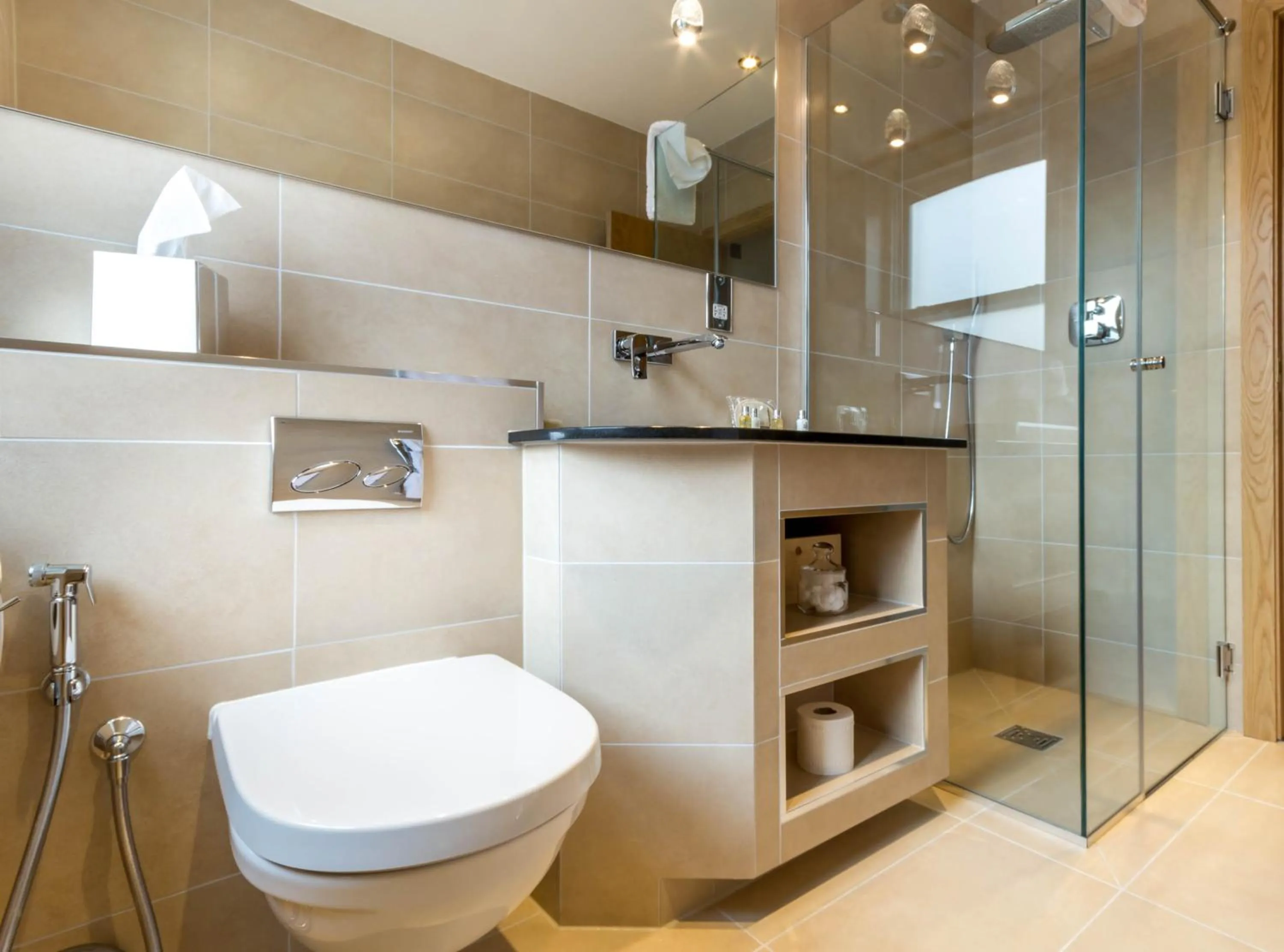 Shower in Mansio Suites Basinghall