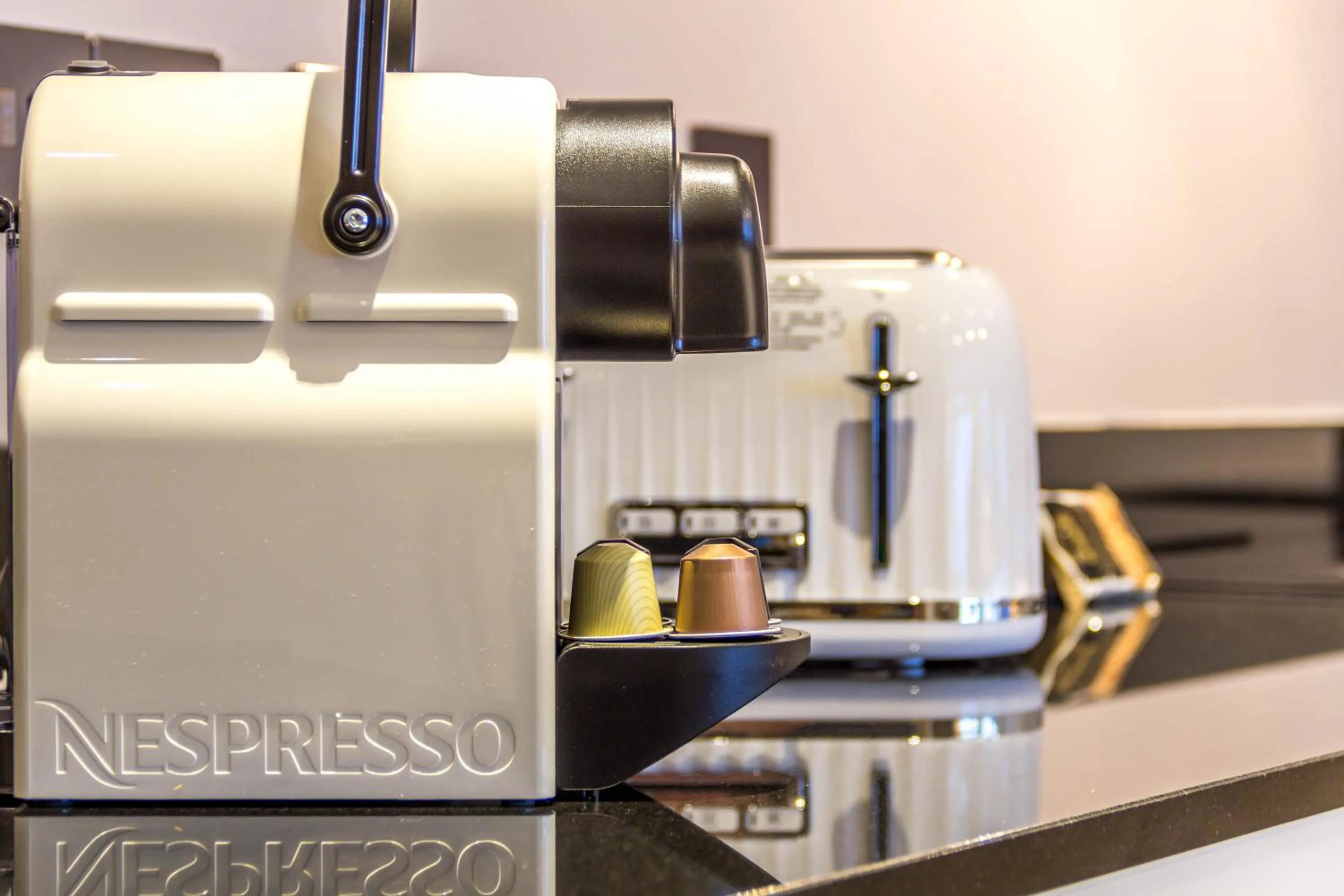 Coffee/tea facilities in Mansio Suites Basinghall