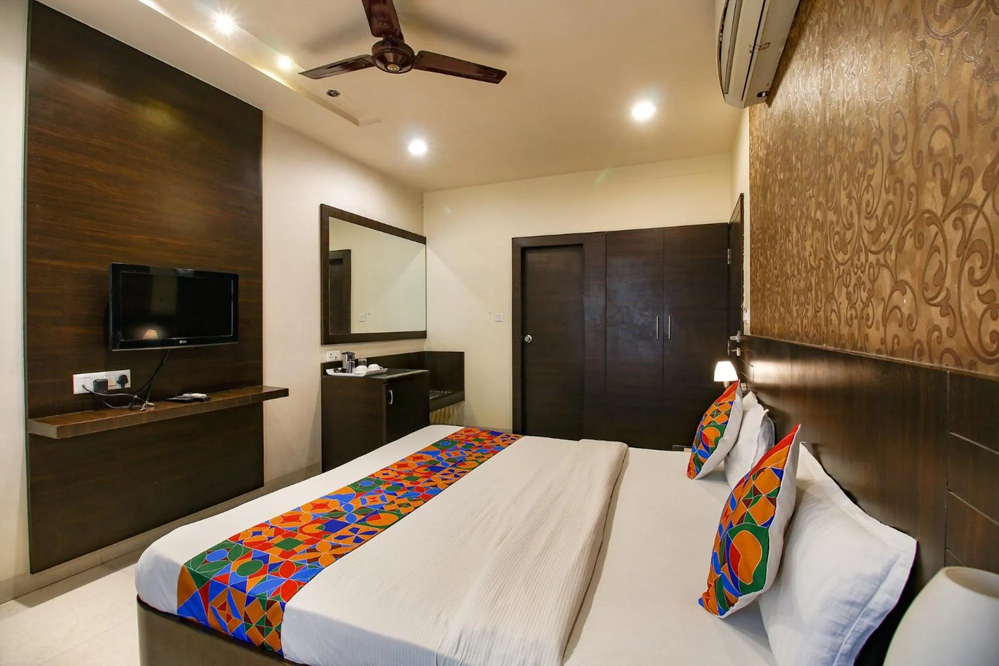 Bed in FabHotel Kamla Regency
