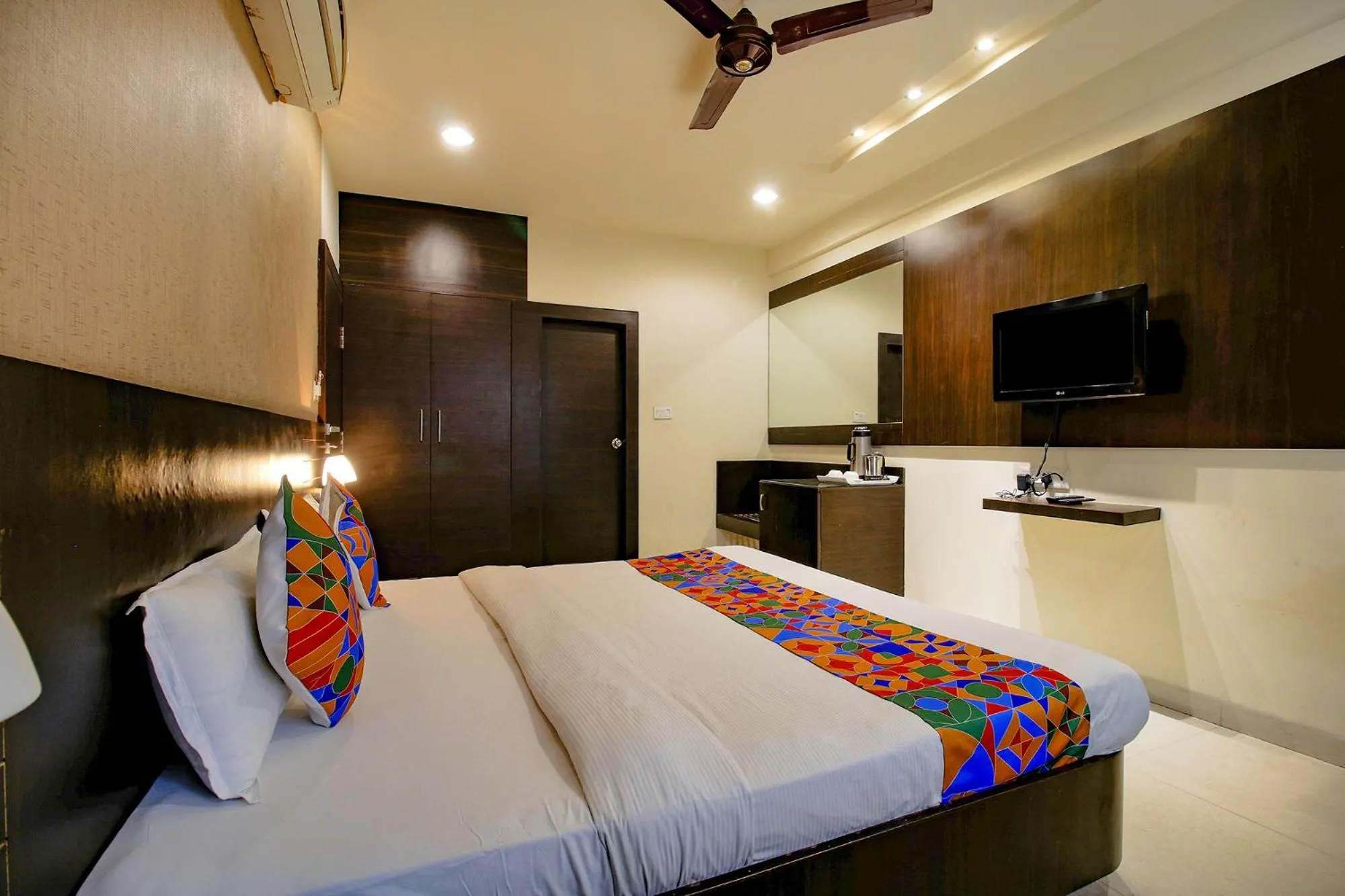 Bed in FabHotel Kamla Regency