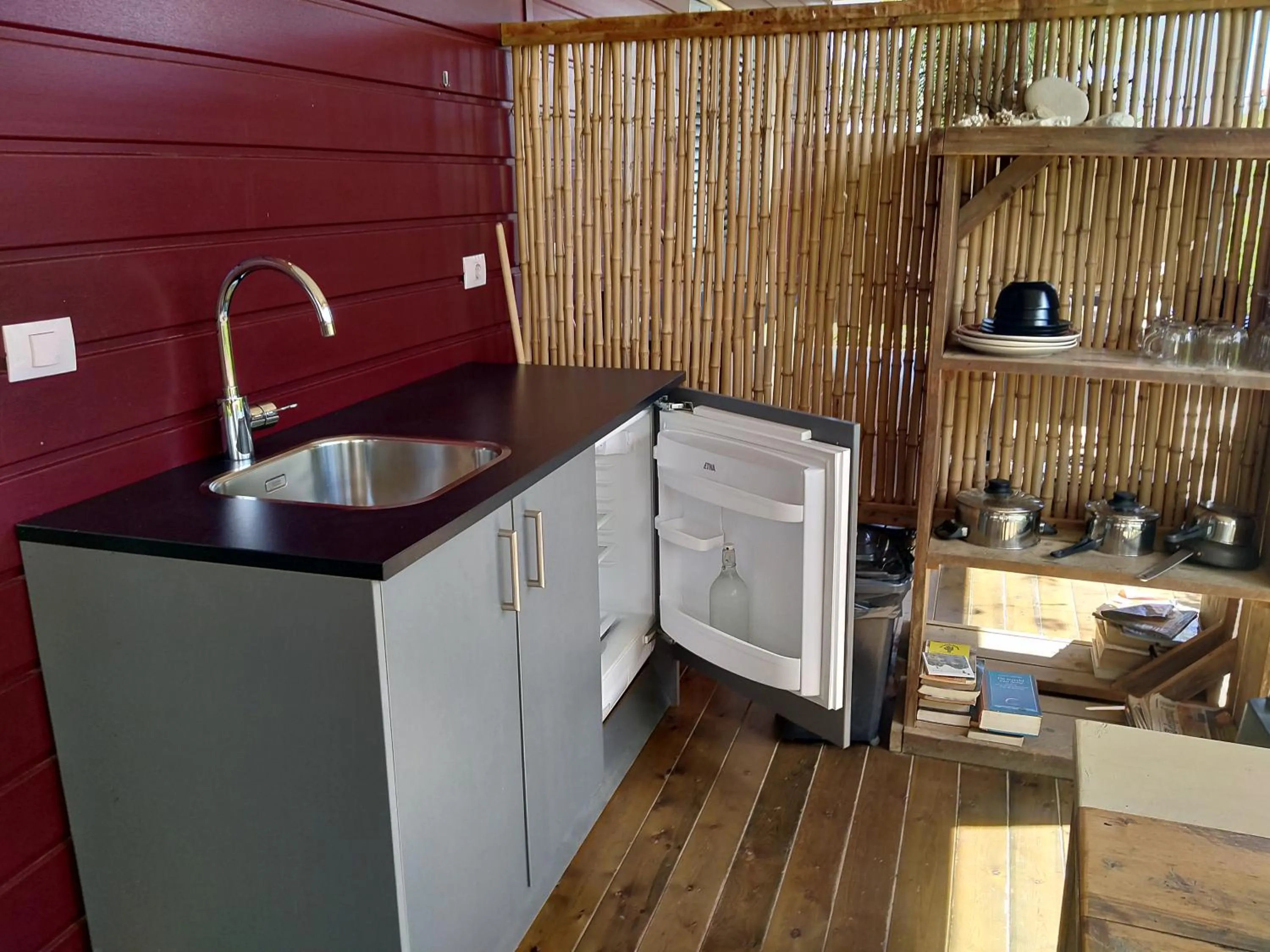 Kitchen or kitchenette in Red Palm Village