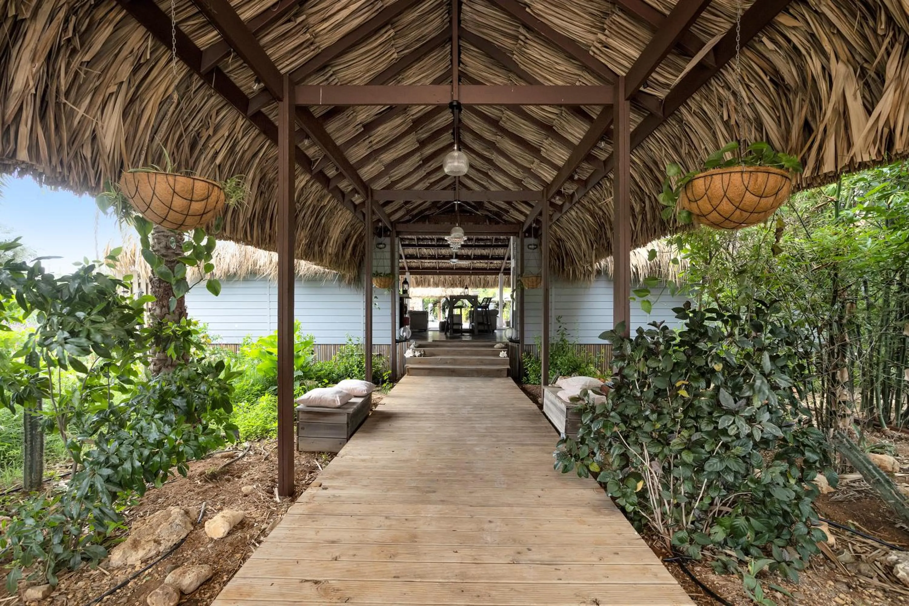 Restaurant/places to eat in Red Palm Village