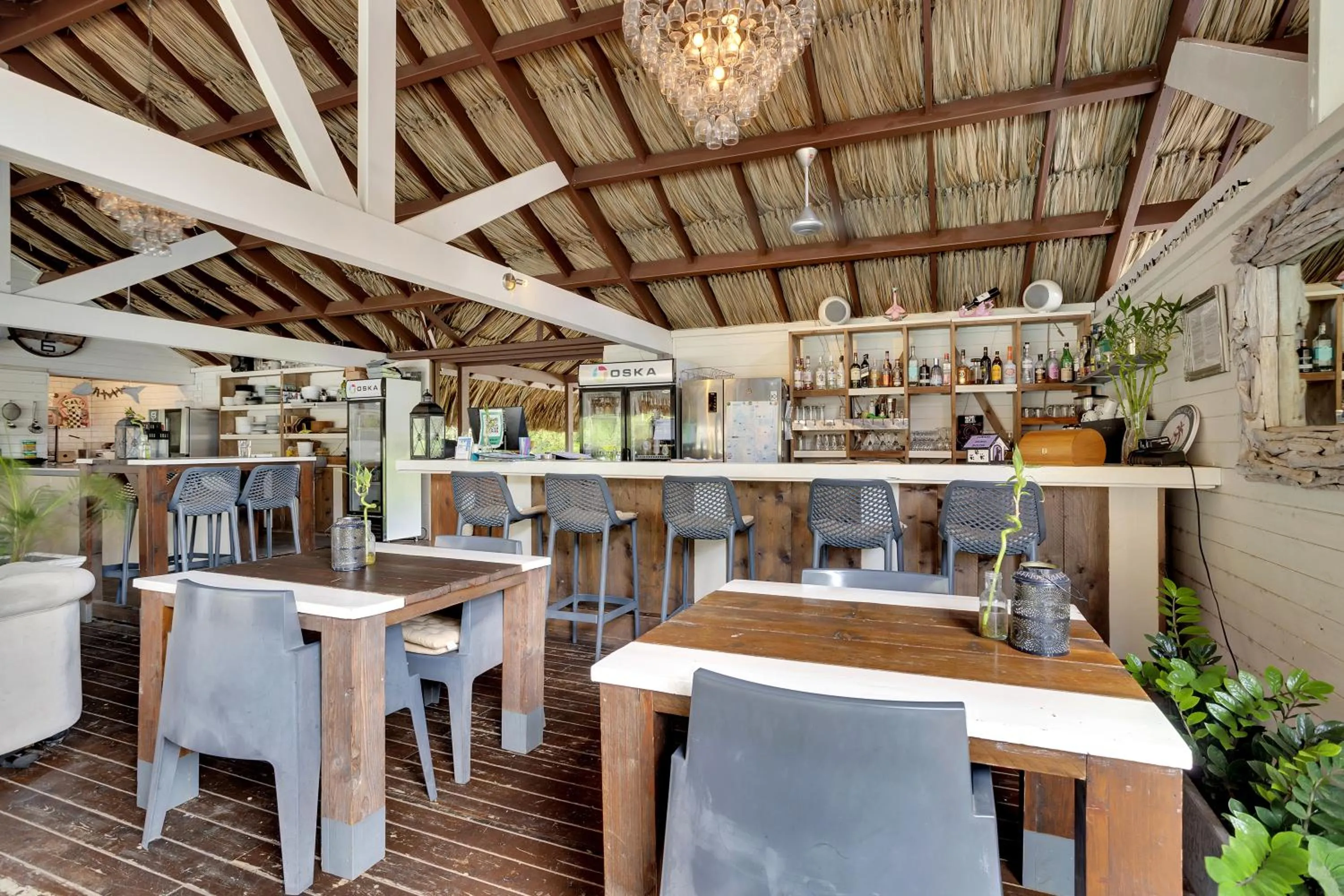 Restaurant/places to eat in Red Palm Village