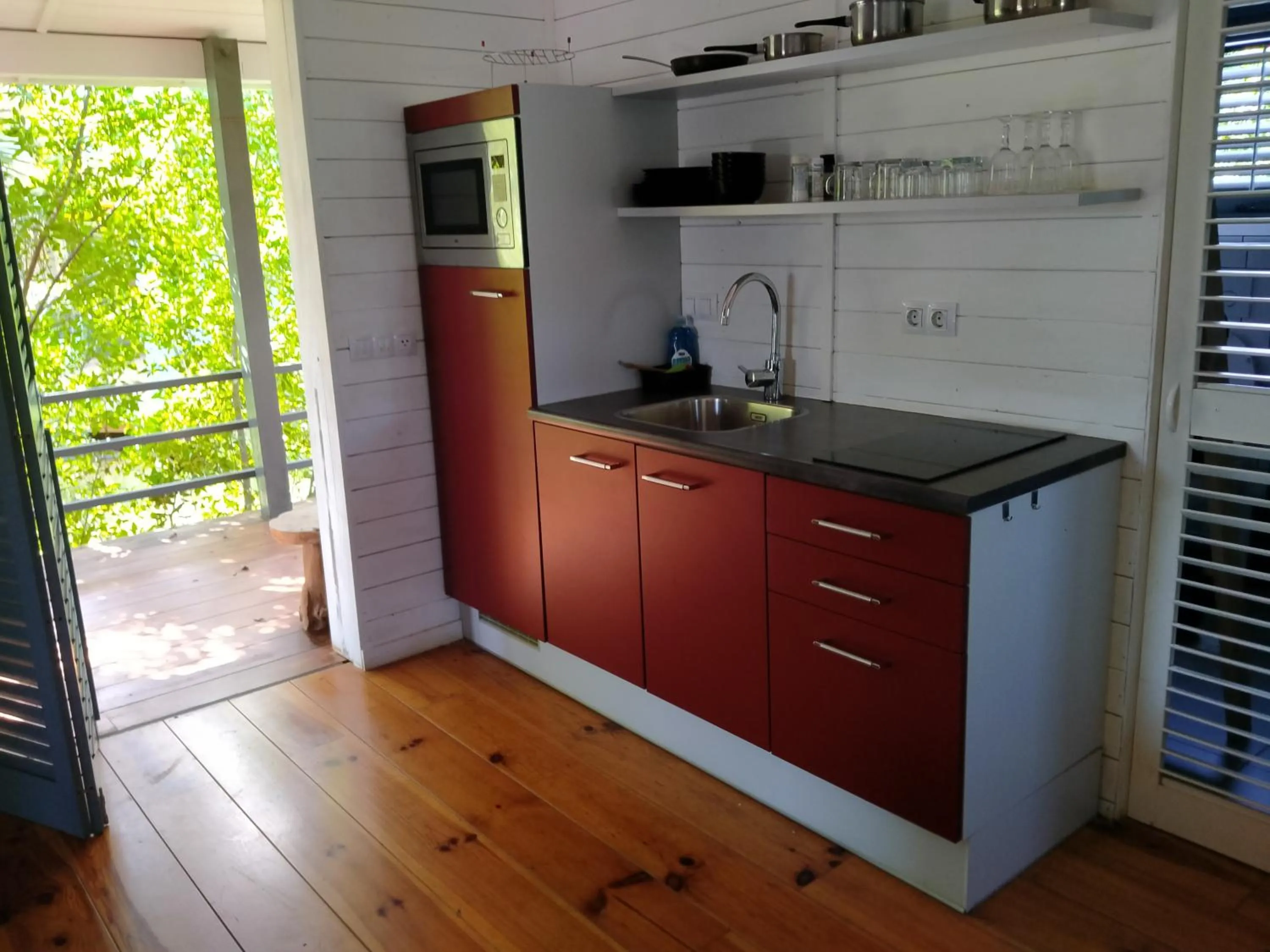 Kitchen or kitchenette in Red Palm Village