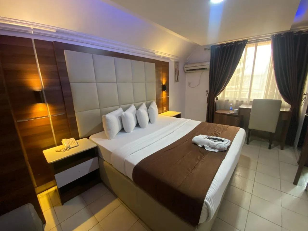 Bed in Presken Hotel Mojidi, Allen Ikeja