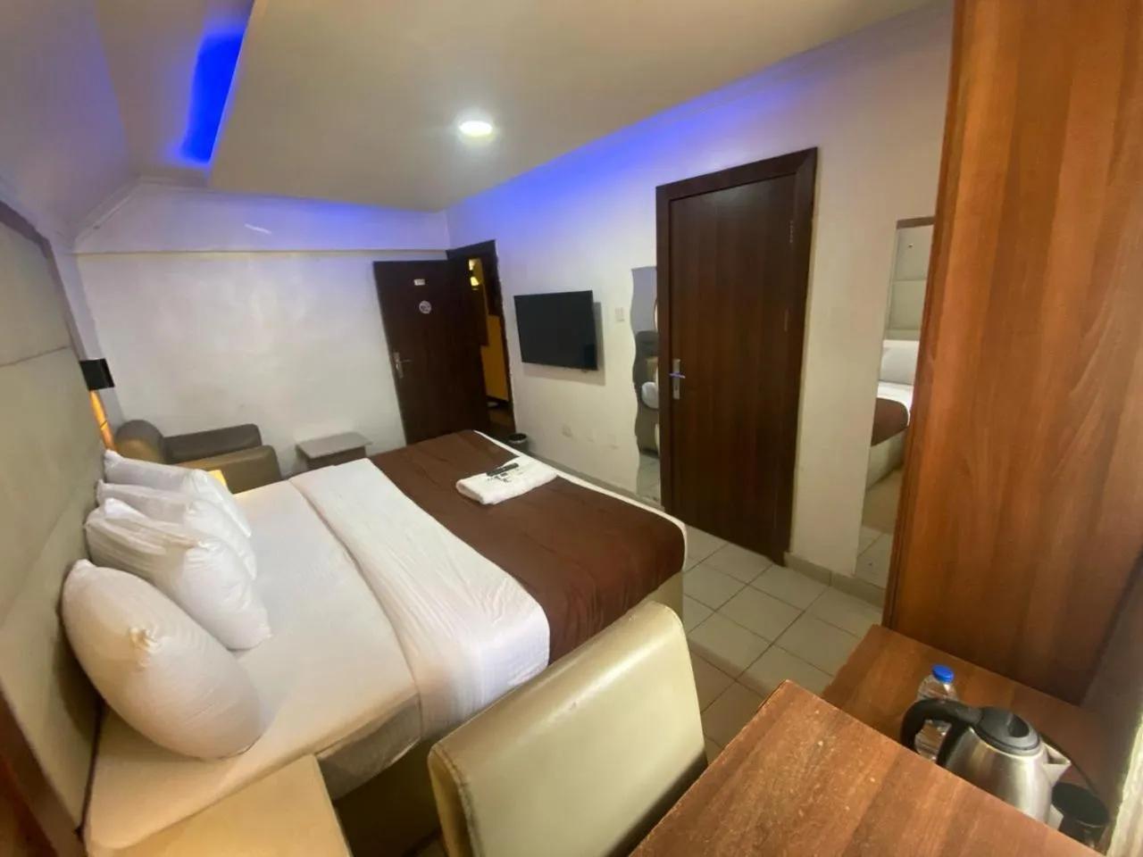 Bed in Presken Hotel Mojidi, Allen Ikeja