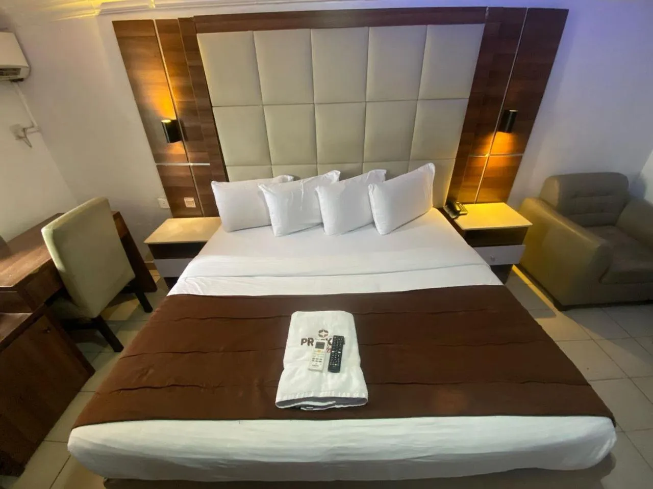 Bed in Presken Hotel Mojidi, Allen Ikeja