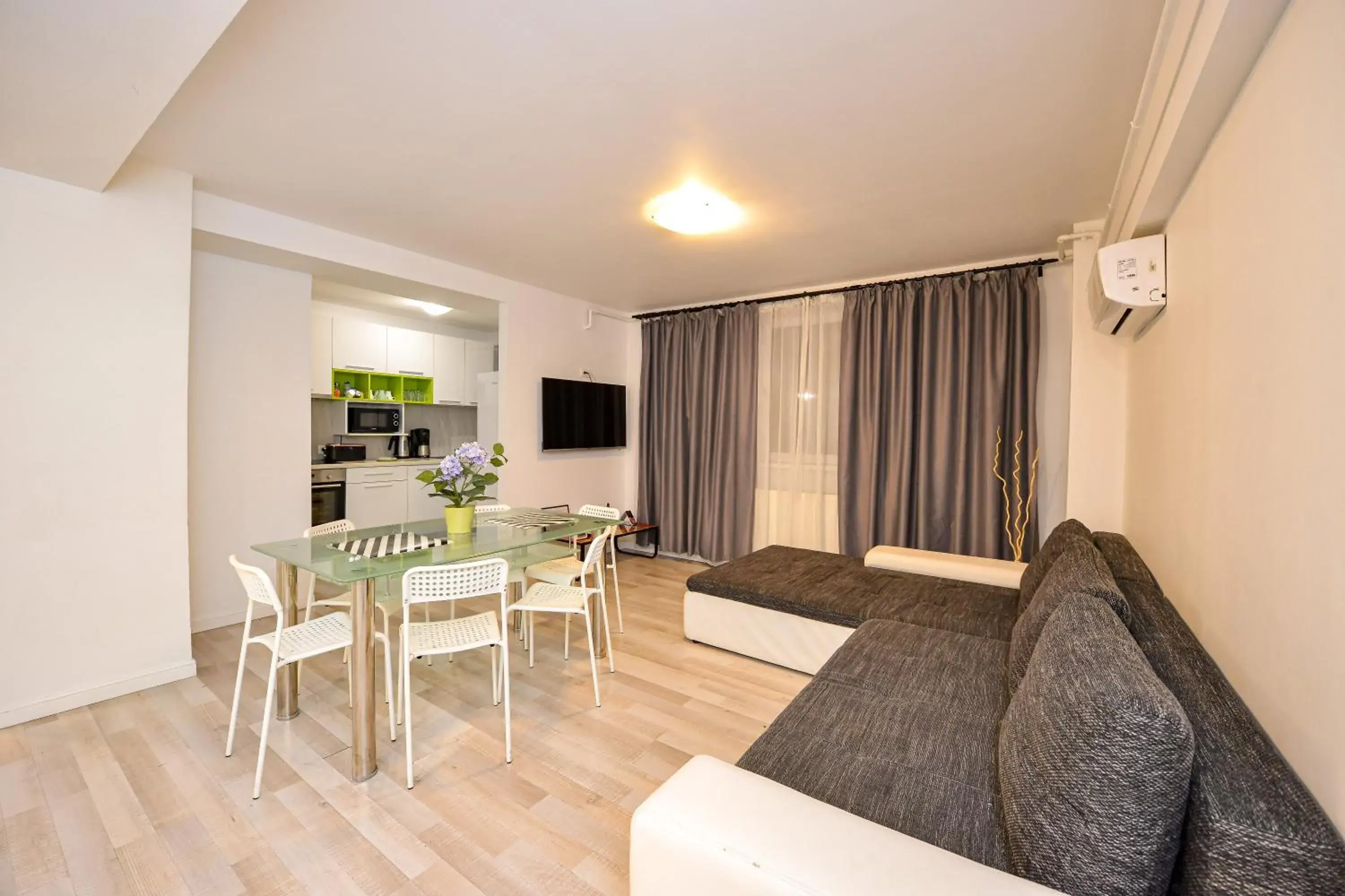 Three-Bedroom Apartment in CityScape Bucharest Three-Bedroom Apartment in CityScape Bucharest
