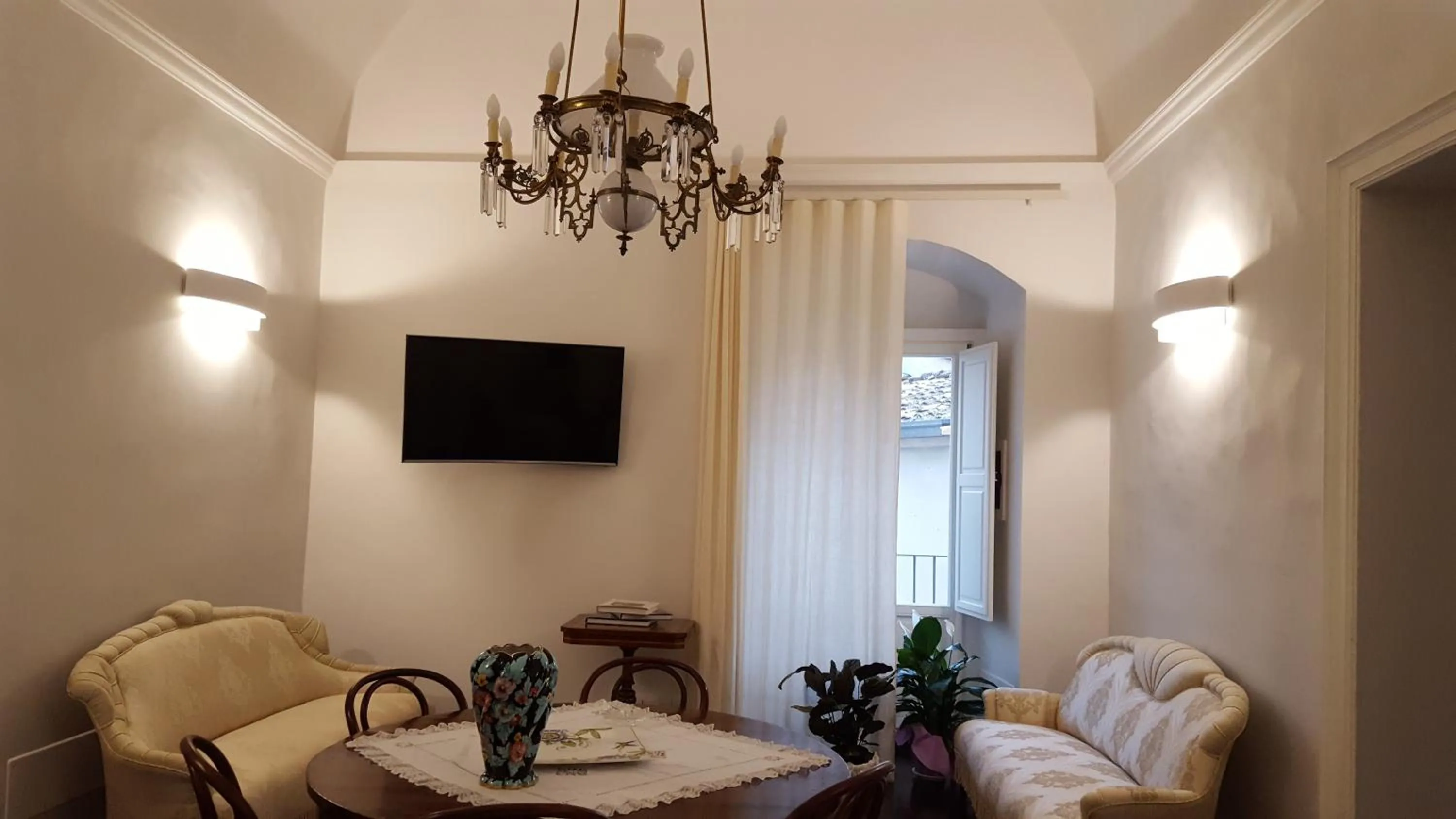 Communal lounge/ TV room in Epoca - Camere con stile