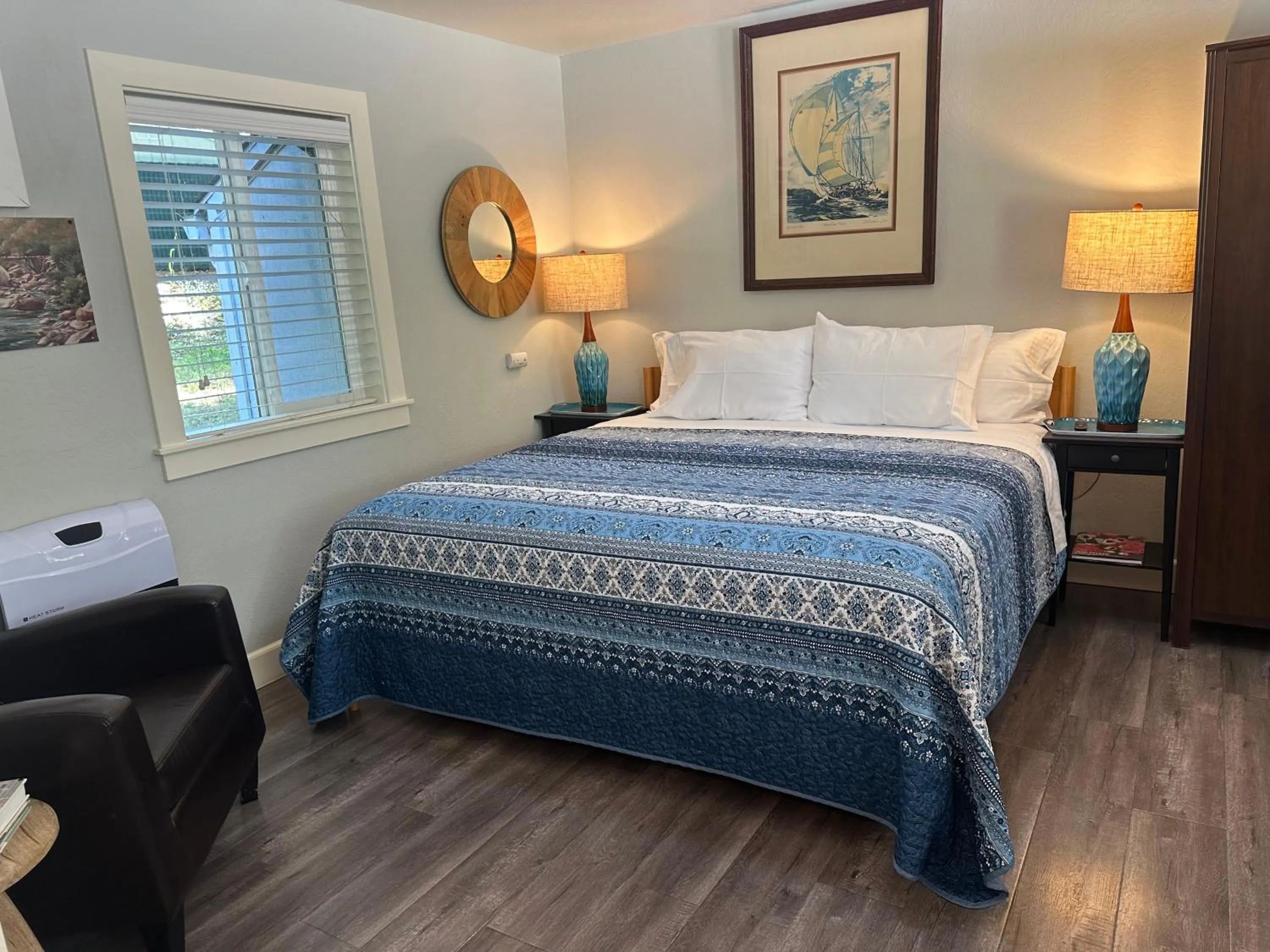 Bed in The Pines Inn and Cottages