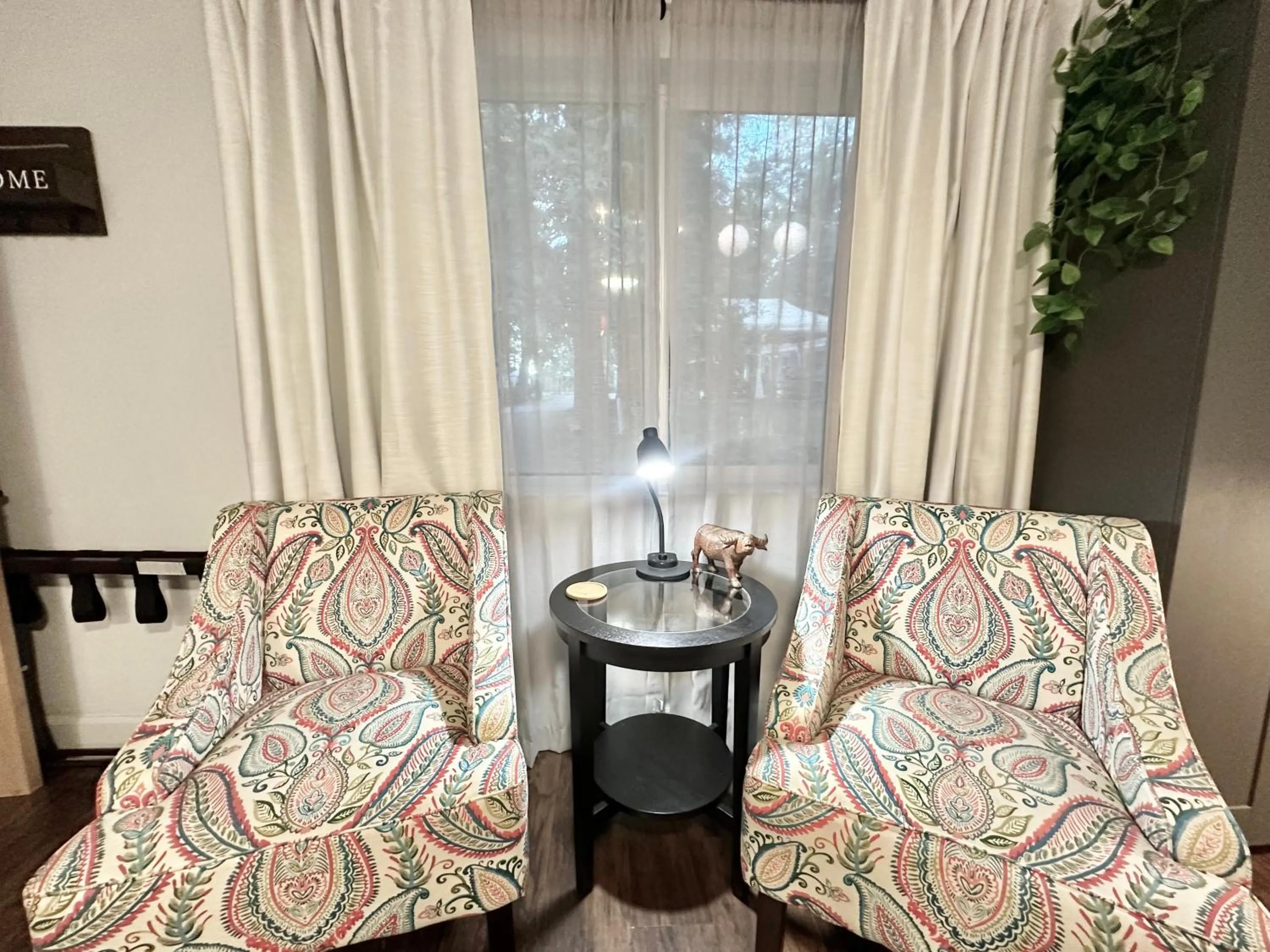 Seating area in The Pines Inn and Cottages