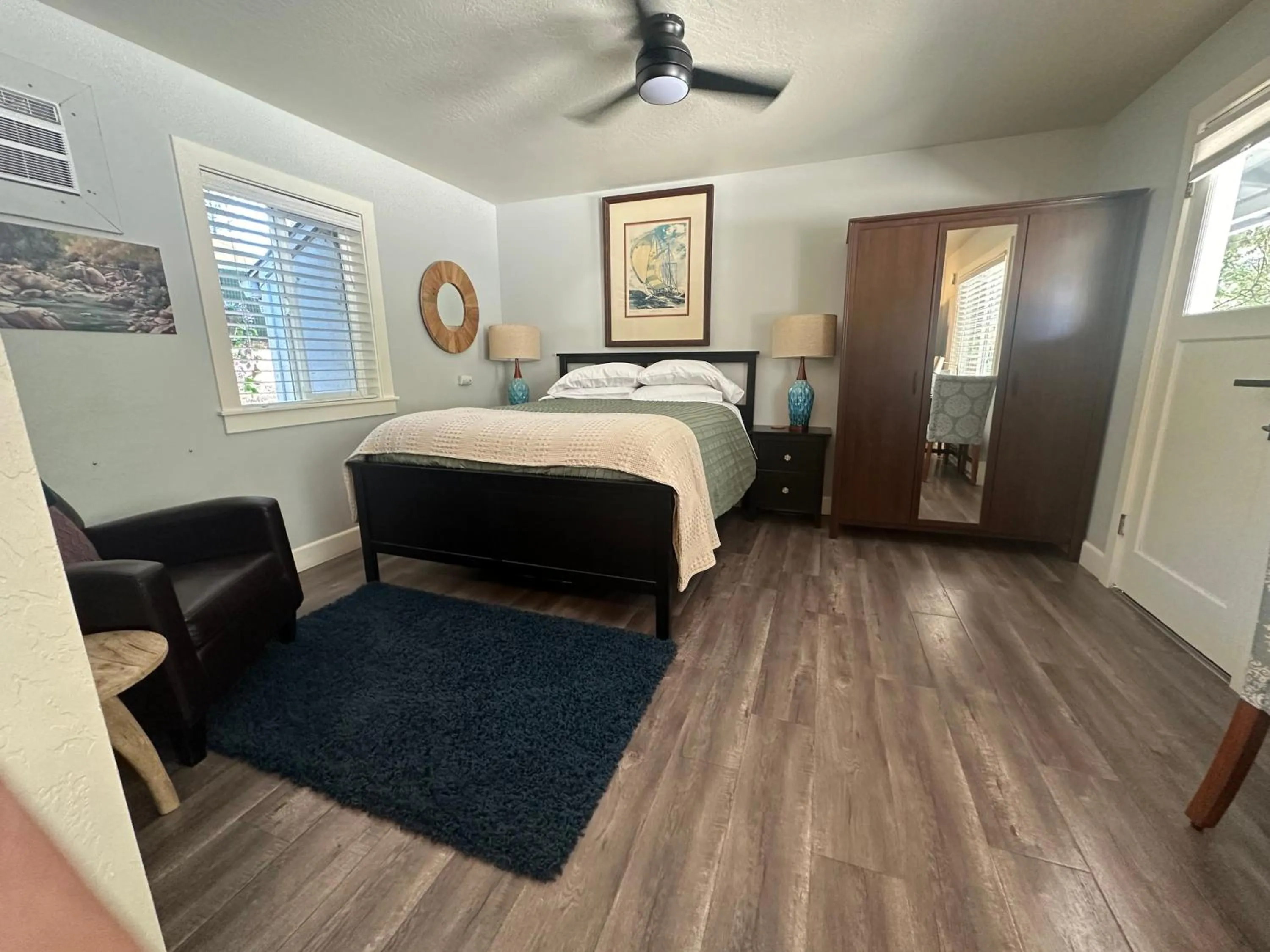 Bed in The Pines Inn and Cottages