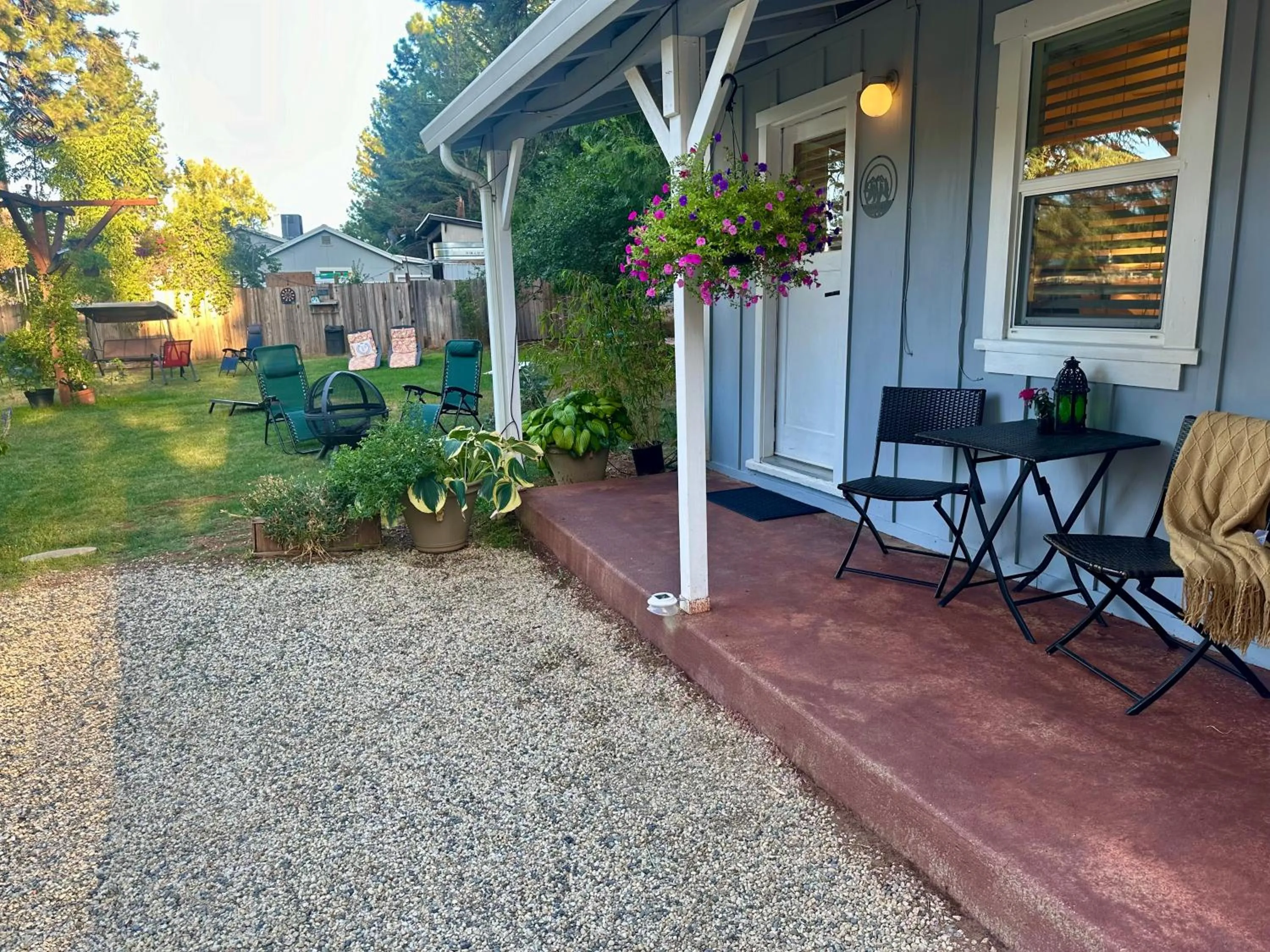 Patio in The Pines Inn and Cottages