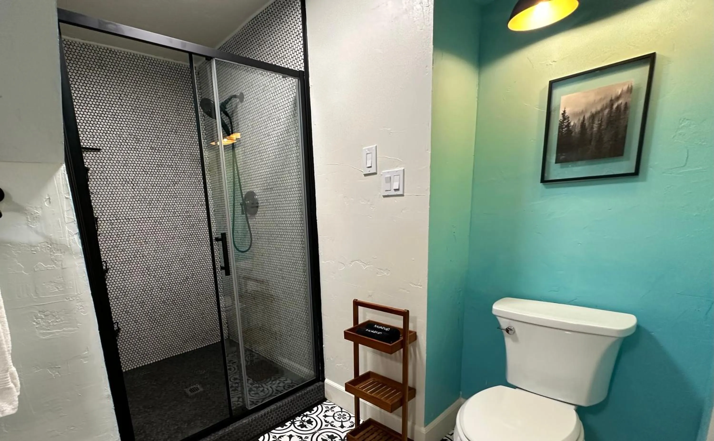 Shower in The Pines Inn and Cottages