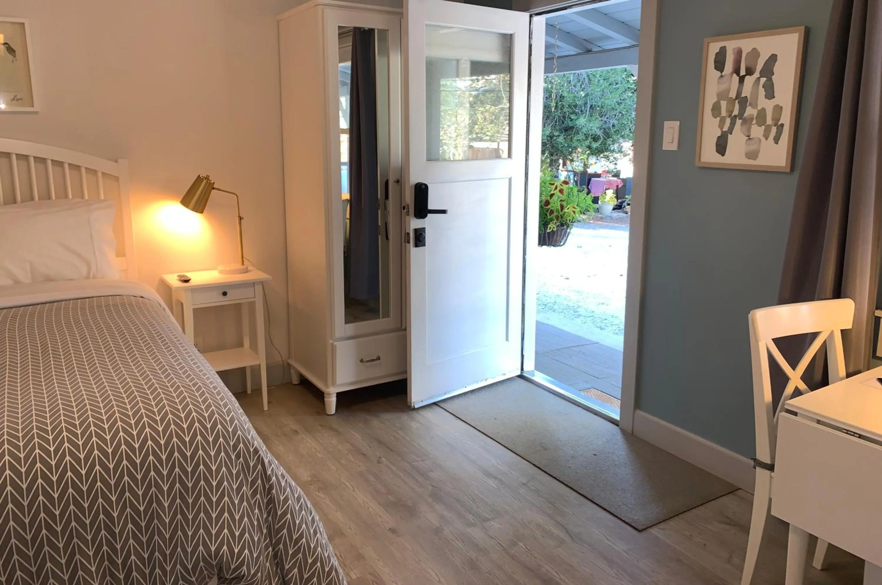 Bed in The Pines Inn and Cottages