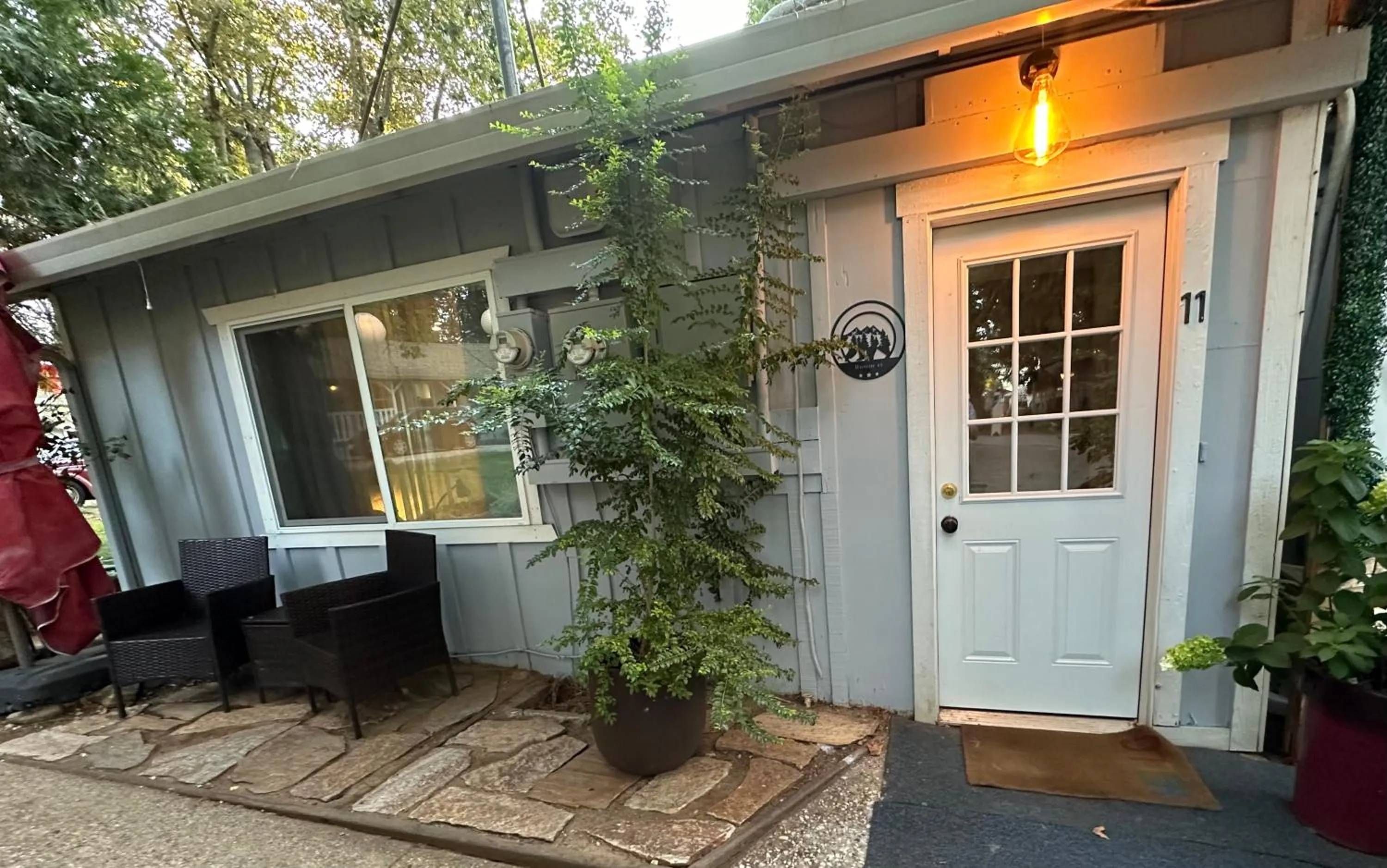 Patio in The Pines Inn and Cottages
