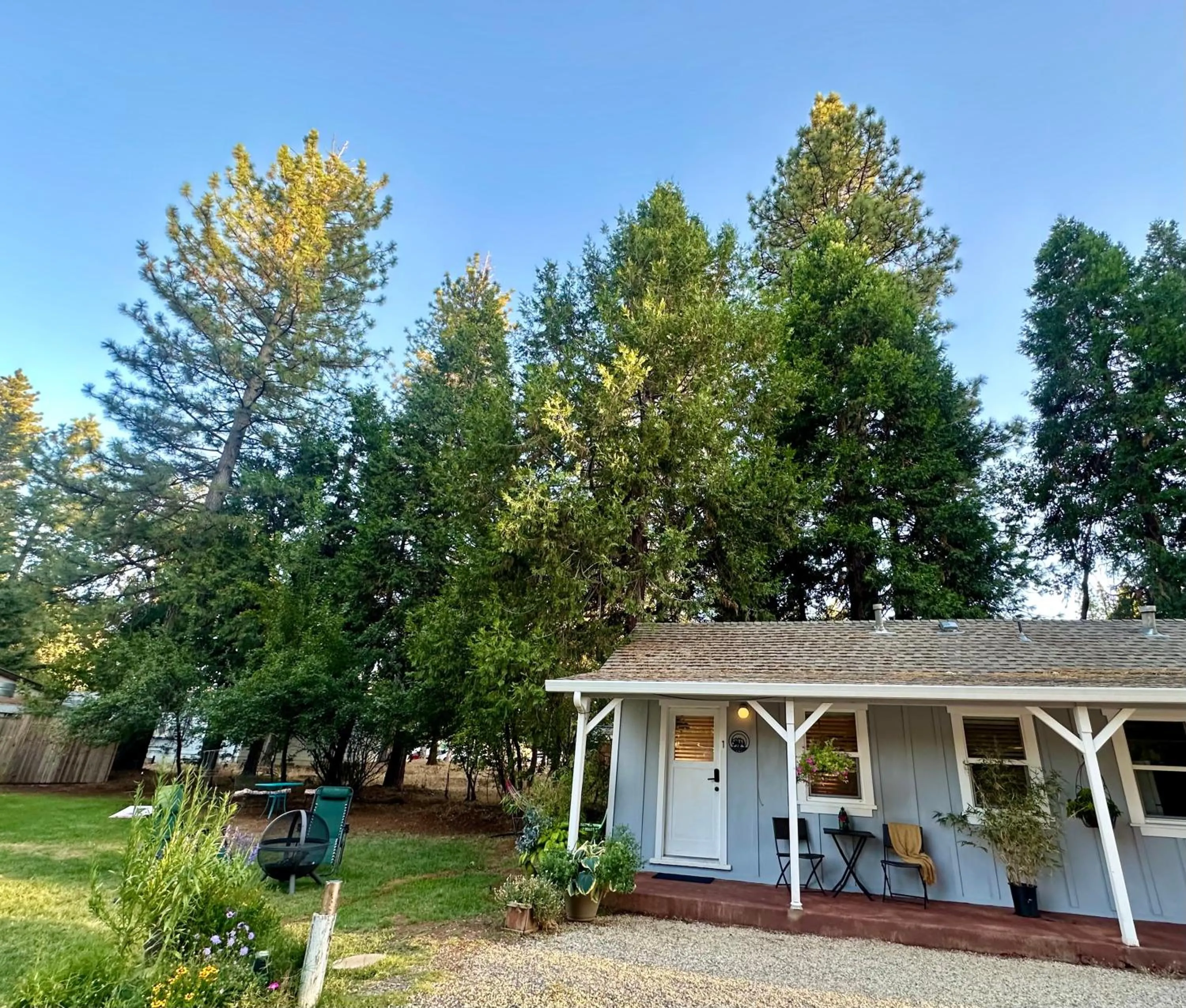 Patio in The Pines Inn and Cottages