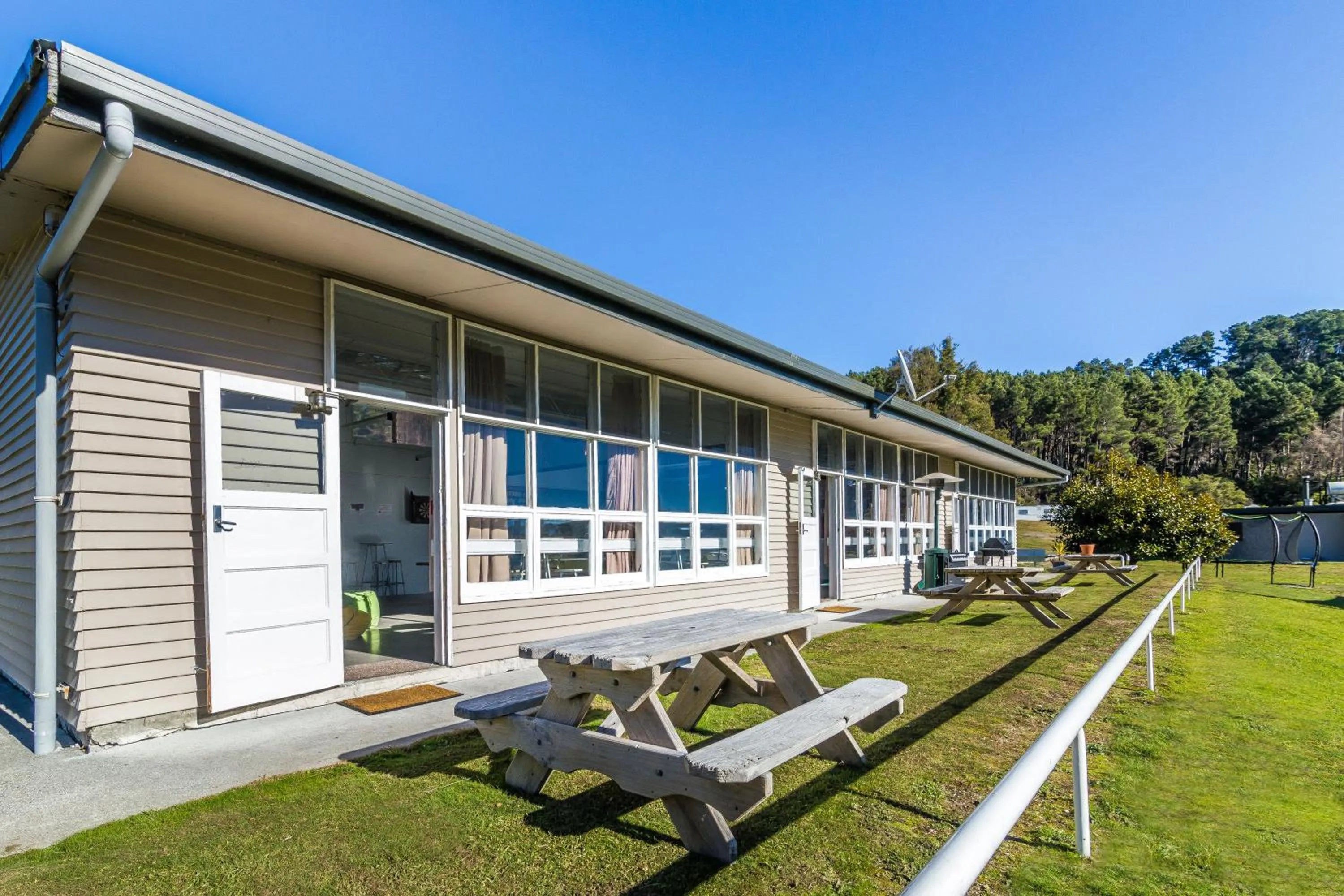 Restaurant/places to eat in Motutere Bay TOP 10 Holiday Park