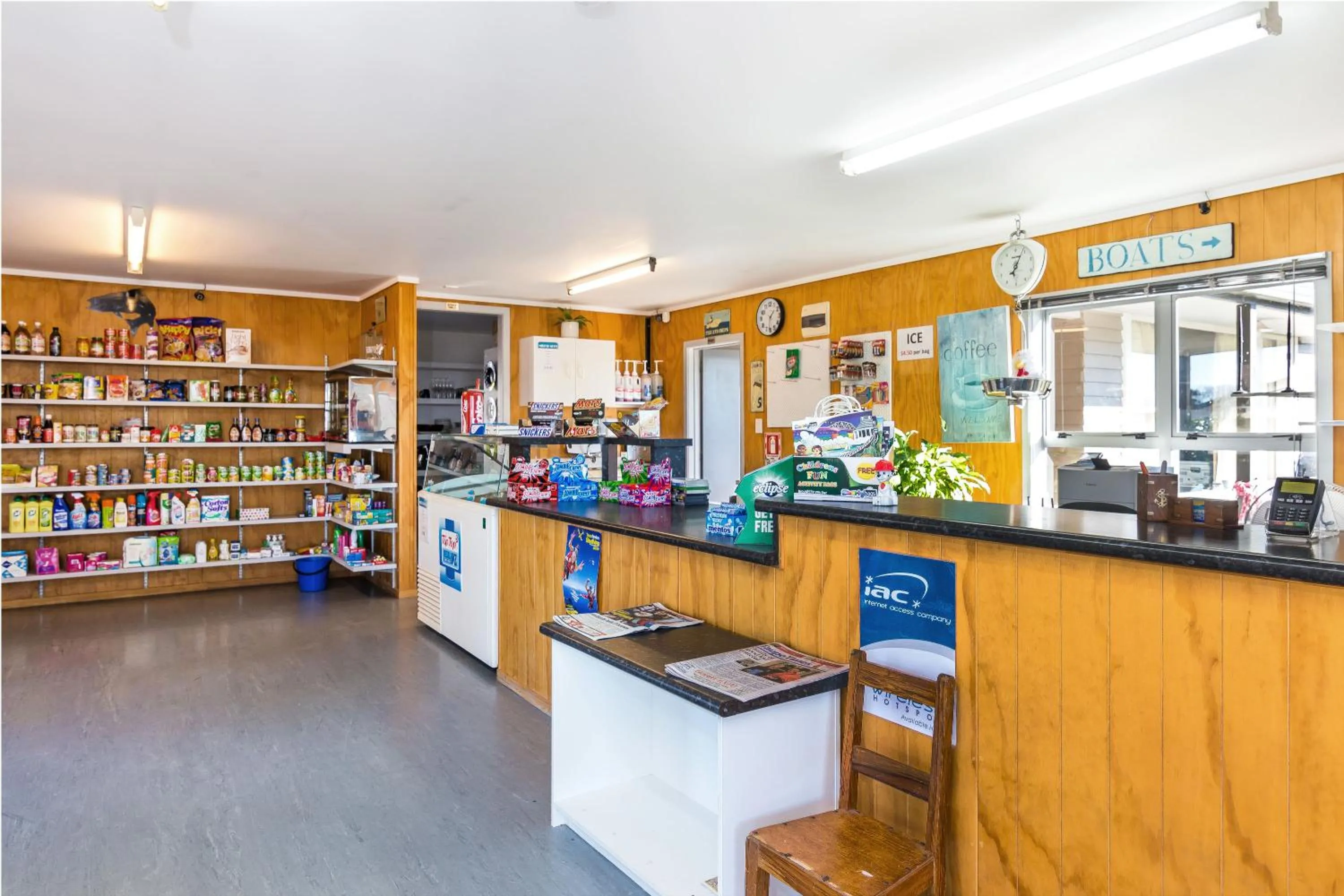 On-site shops in Motutere Bay TOP 10 Holiday Park