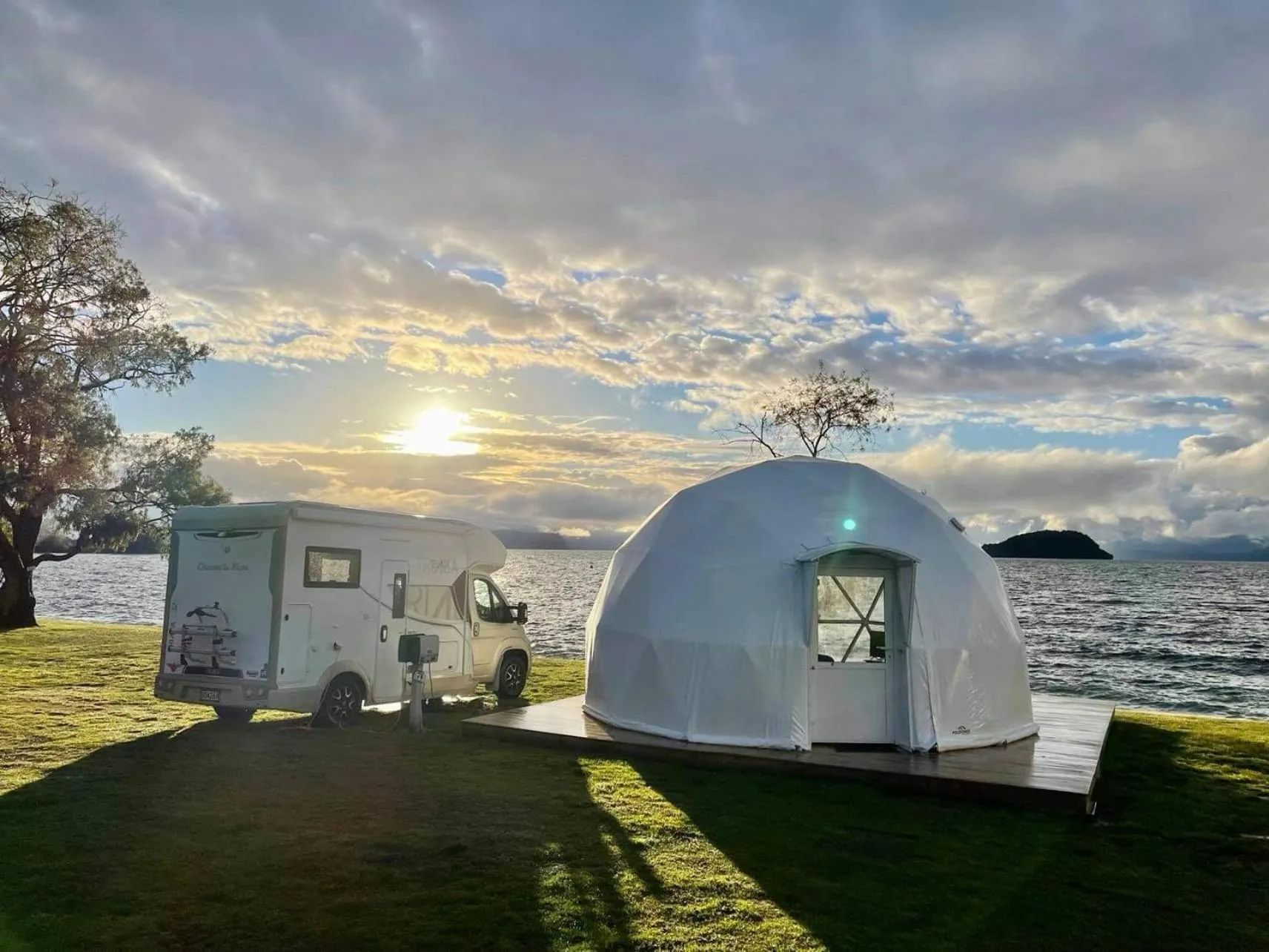 Lake view in Motutere Bay TOP 10 Holiday Park