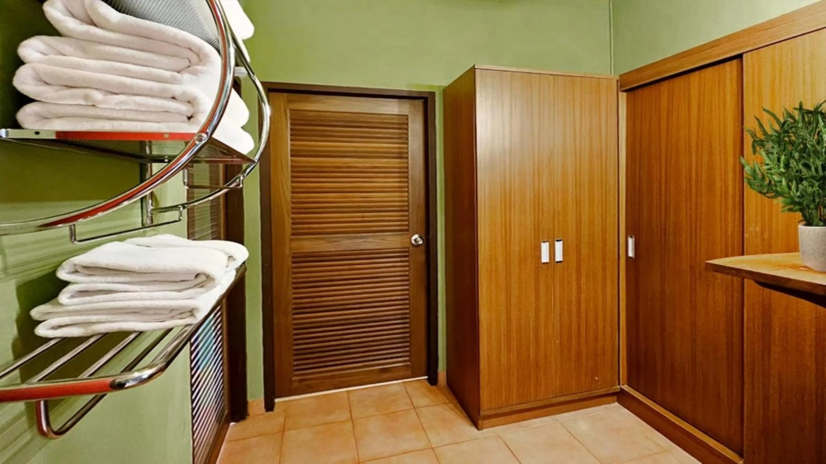 wardrobe in Birds and Bees Resort