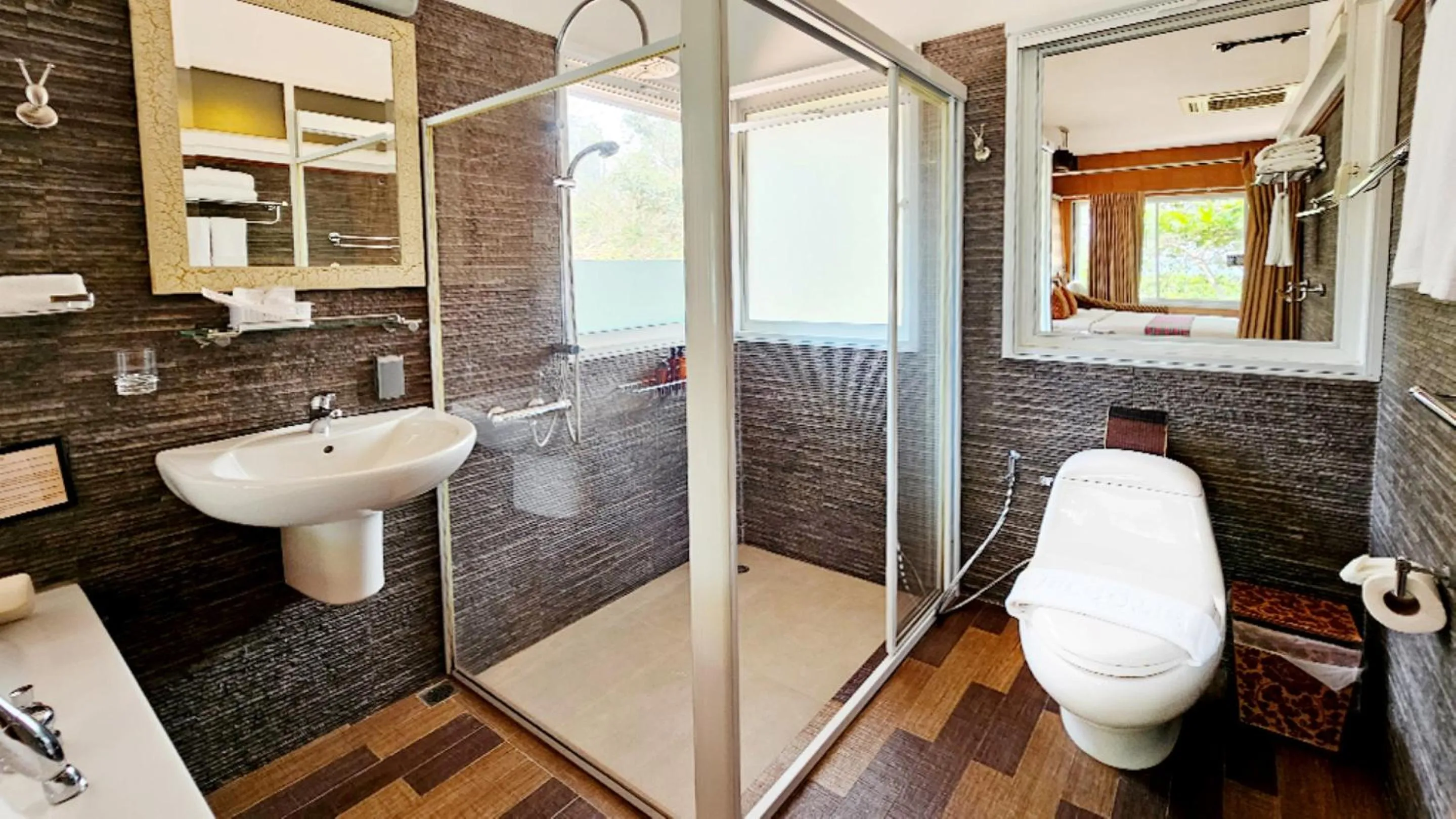 Hot Tub in Birds and Bees Resort